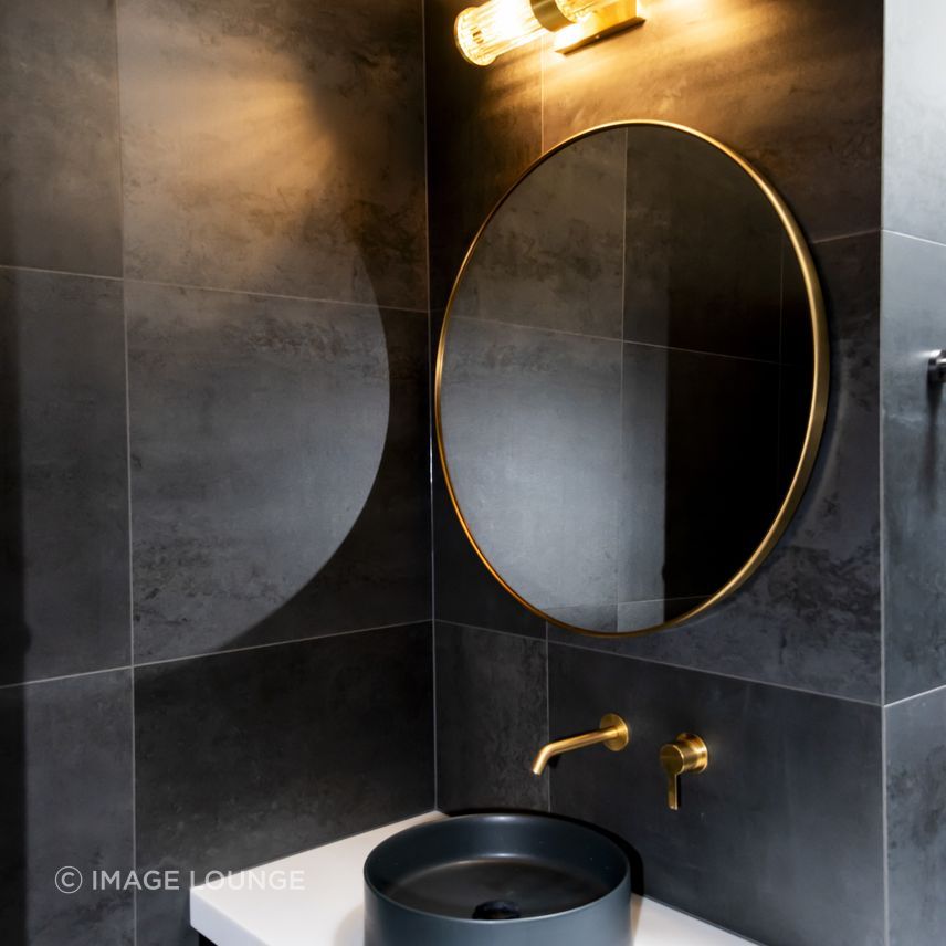 ImageLounge-3039-retouch-black-bathroom.jpg