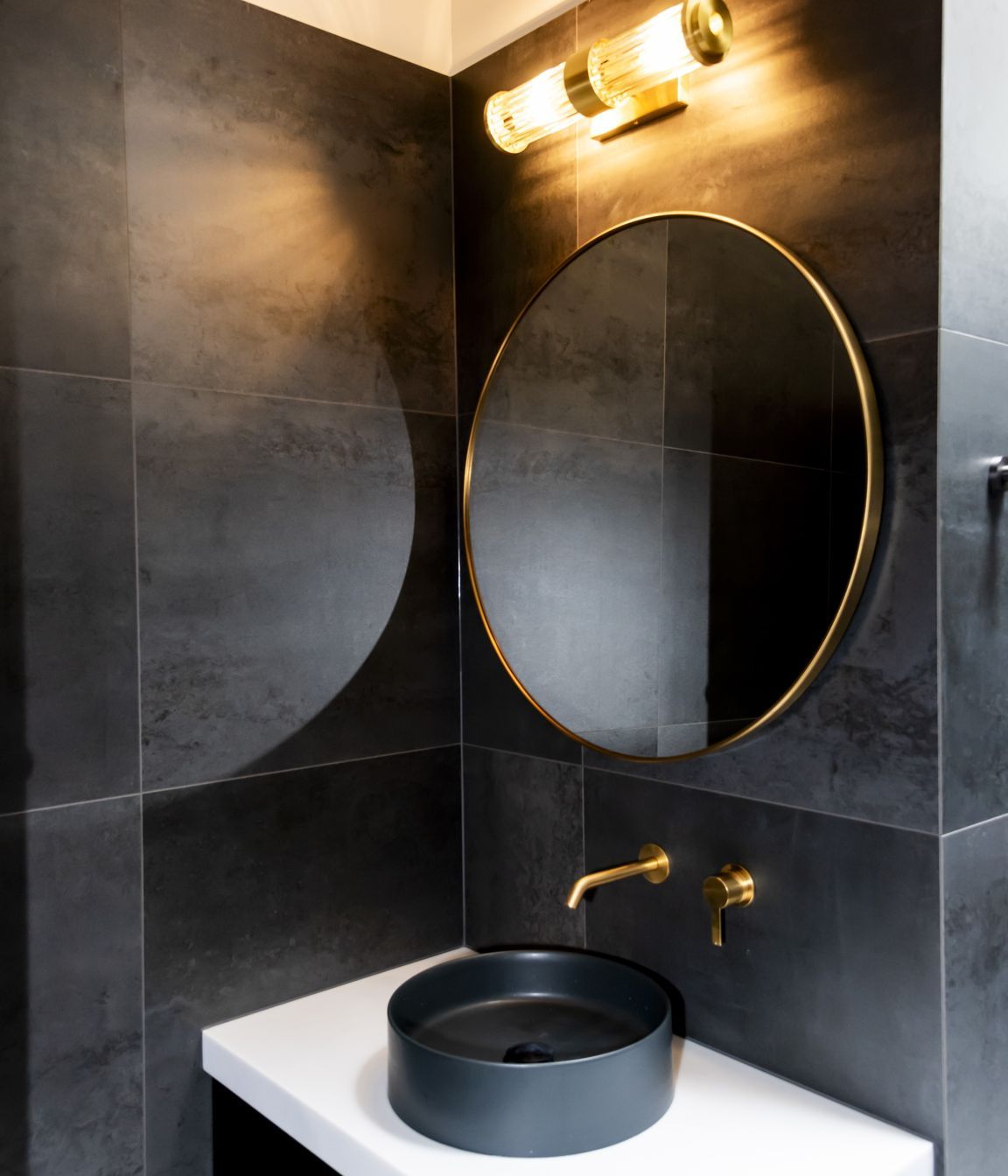 ImageLounge-3039-retouch-black-bathroom.jpg