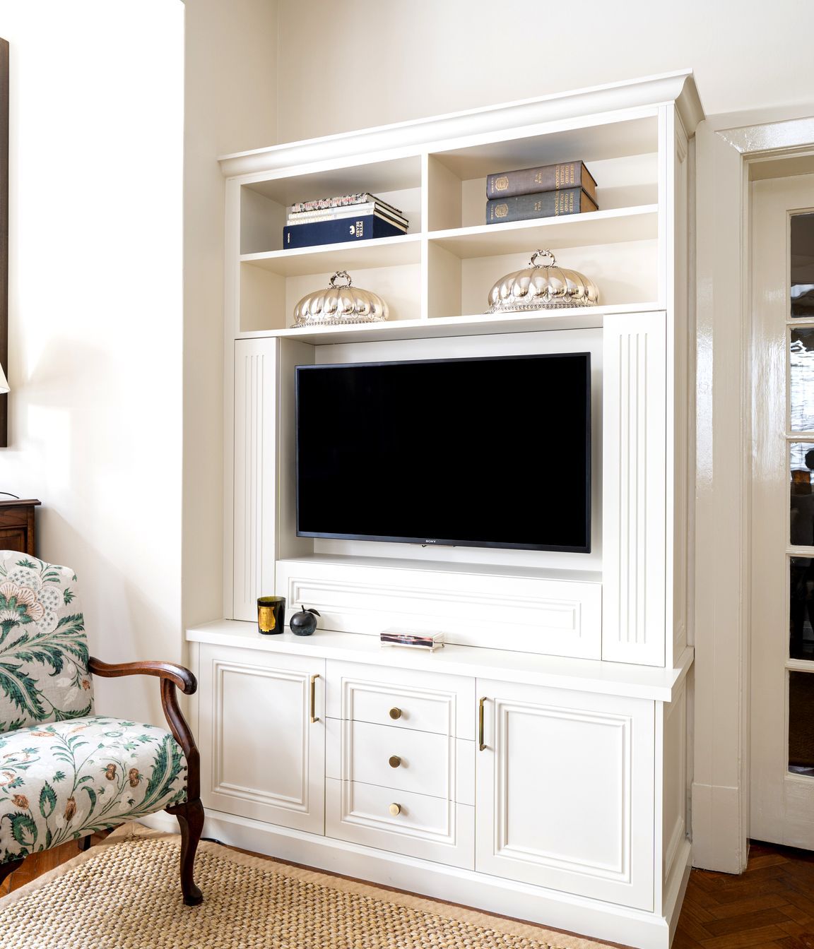 Grand Apartment Living