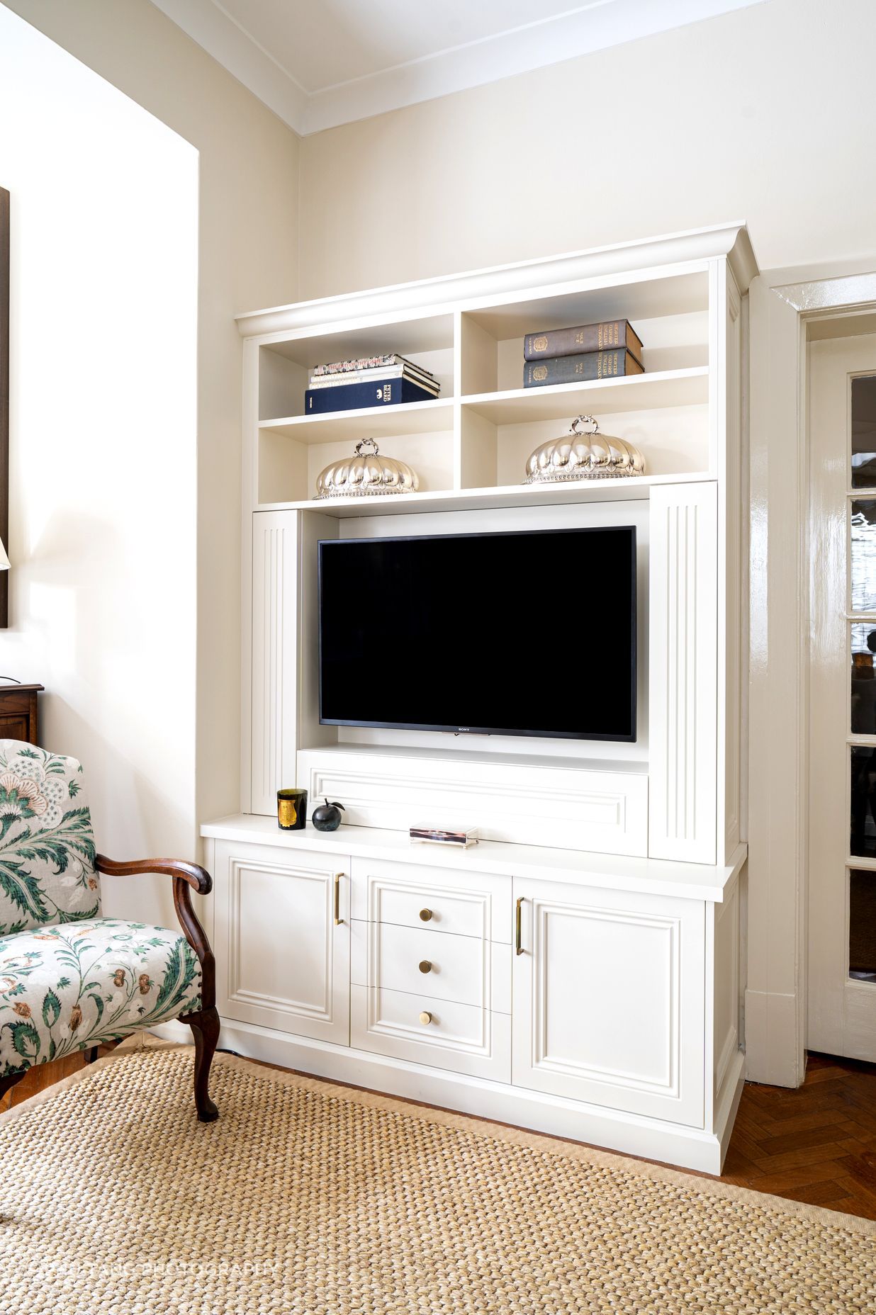 Grand Apartment Living