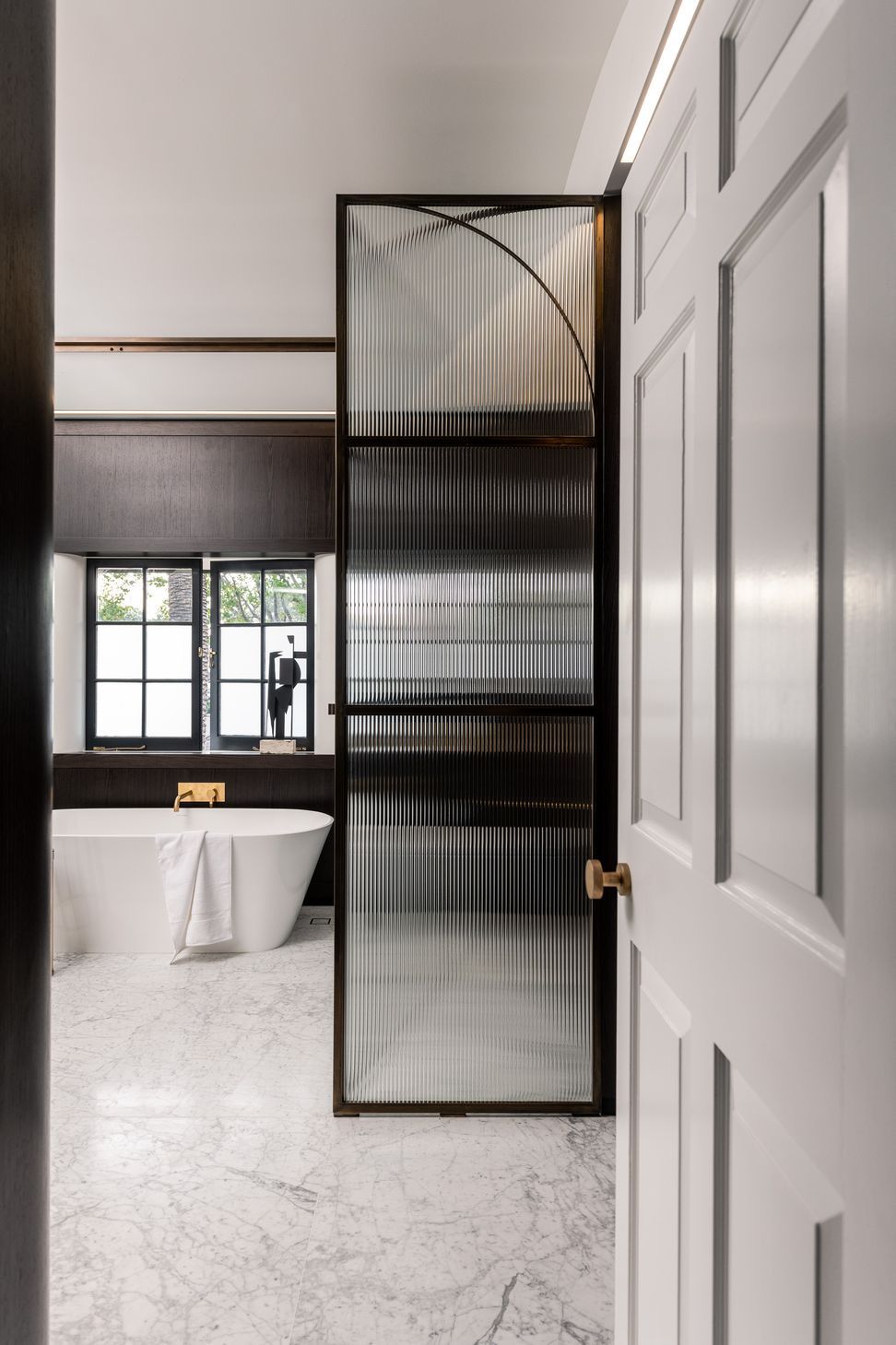 Art Deco details in bathroom