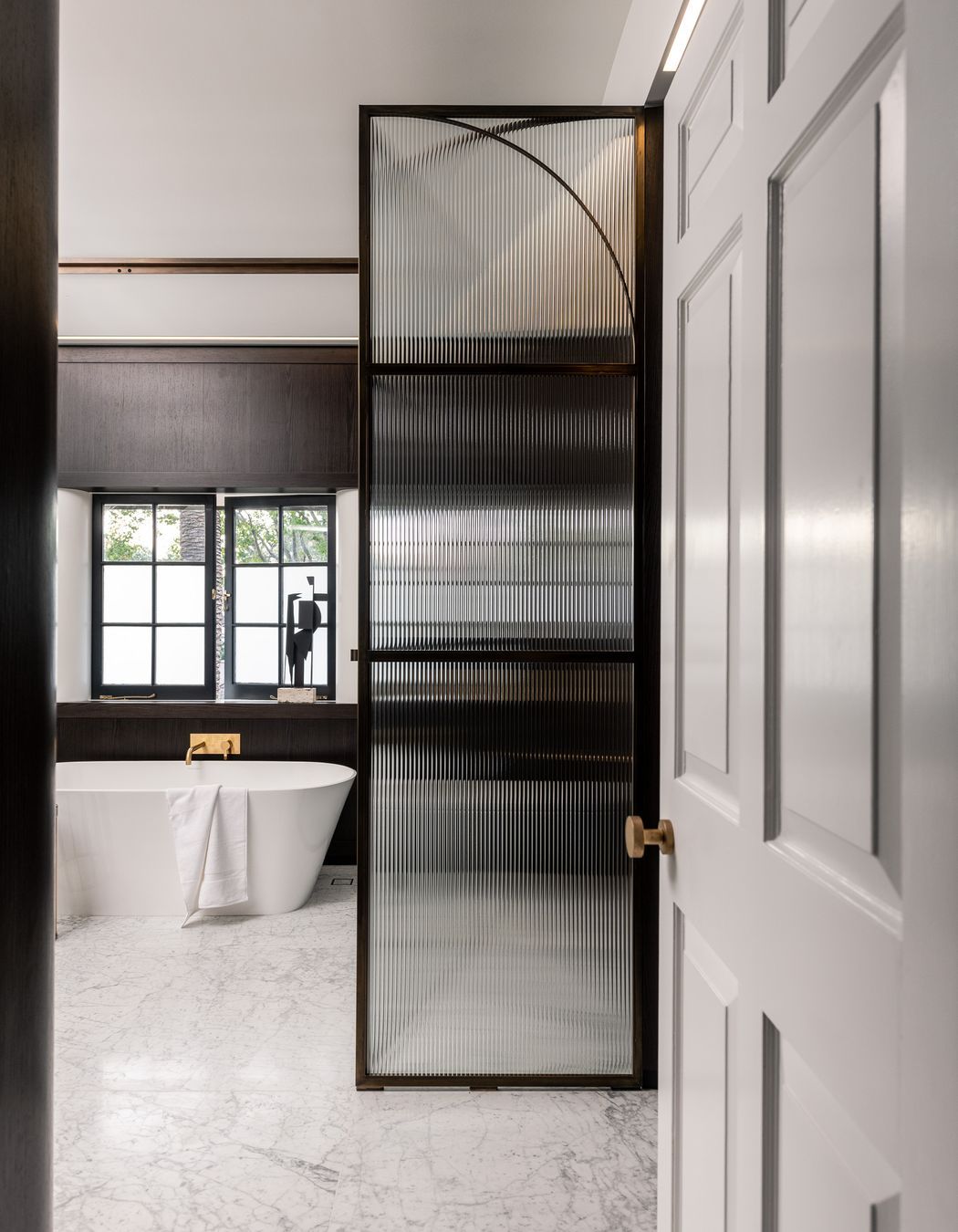 Art Deco details in bathroom