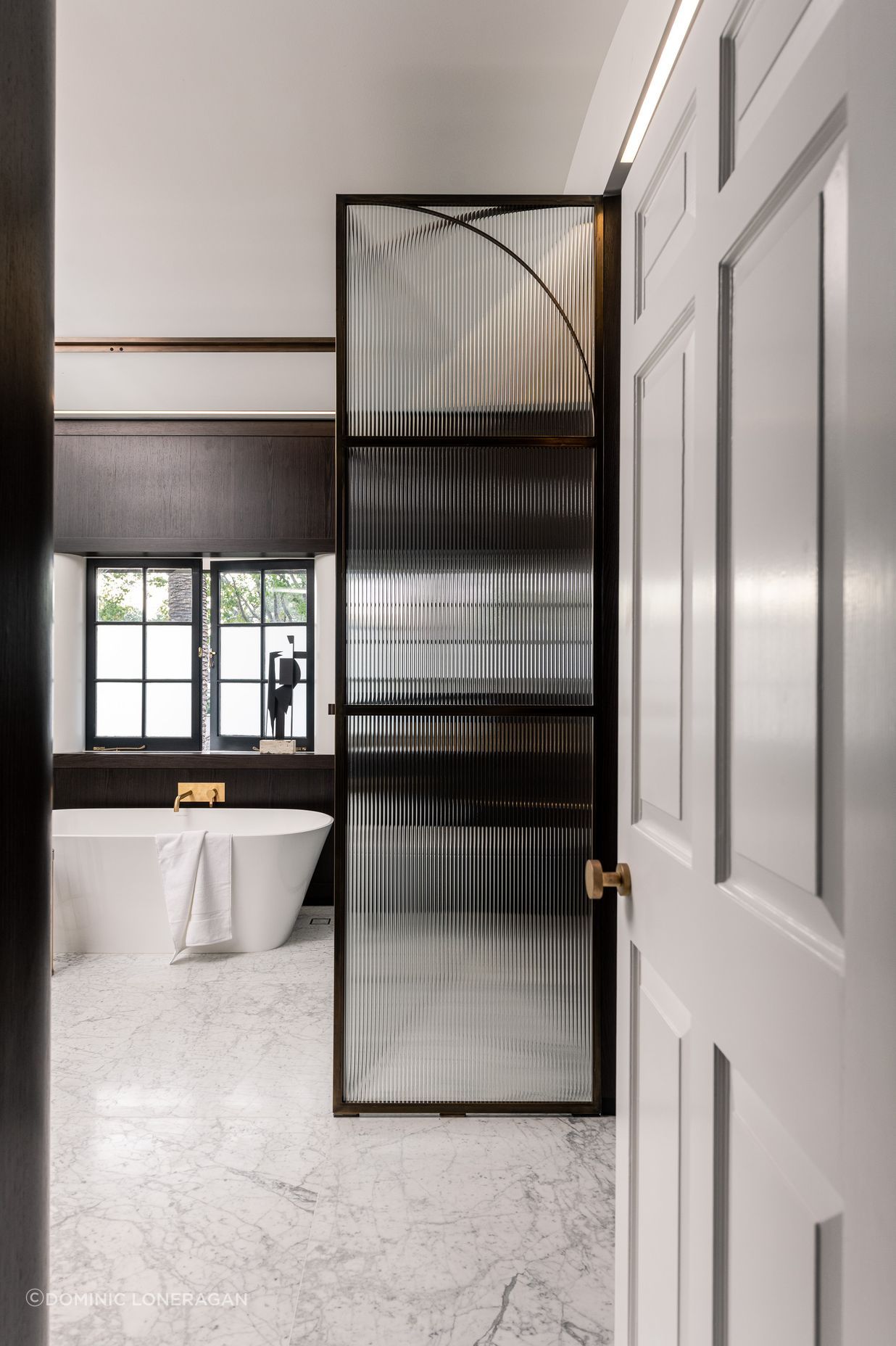Art Deco details in bathroom