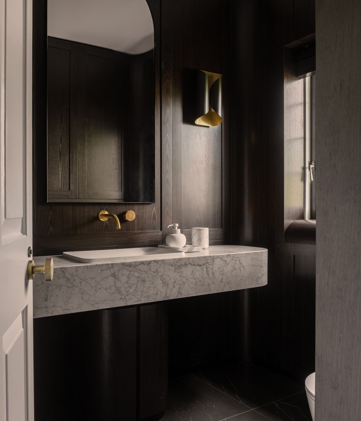 Veneer panels, curves and marble