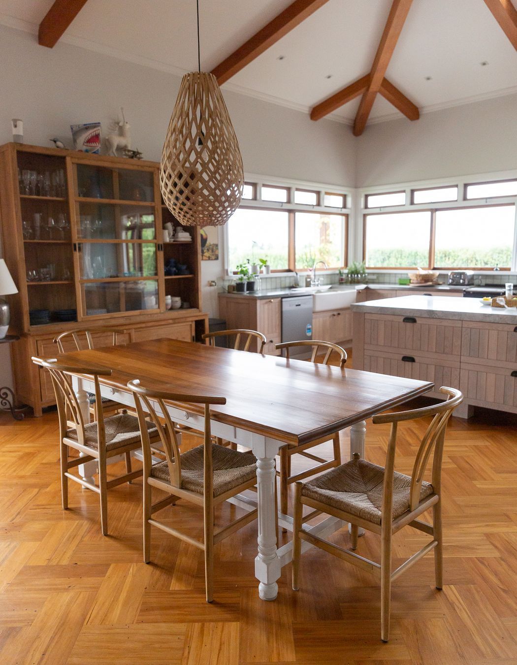 This timber kitchen has the owners taste down to a tee. Beautiful design and awesome production leading to a kitchen to be proud of