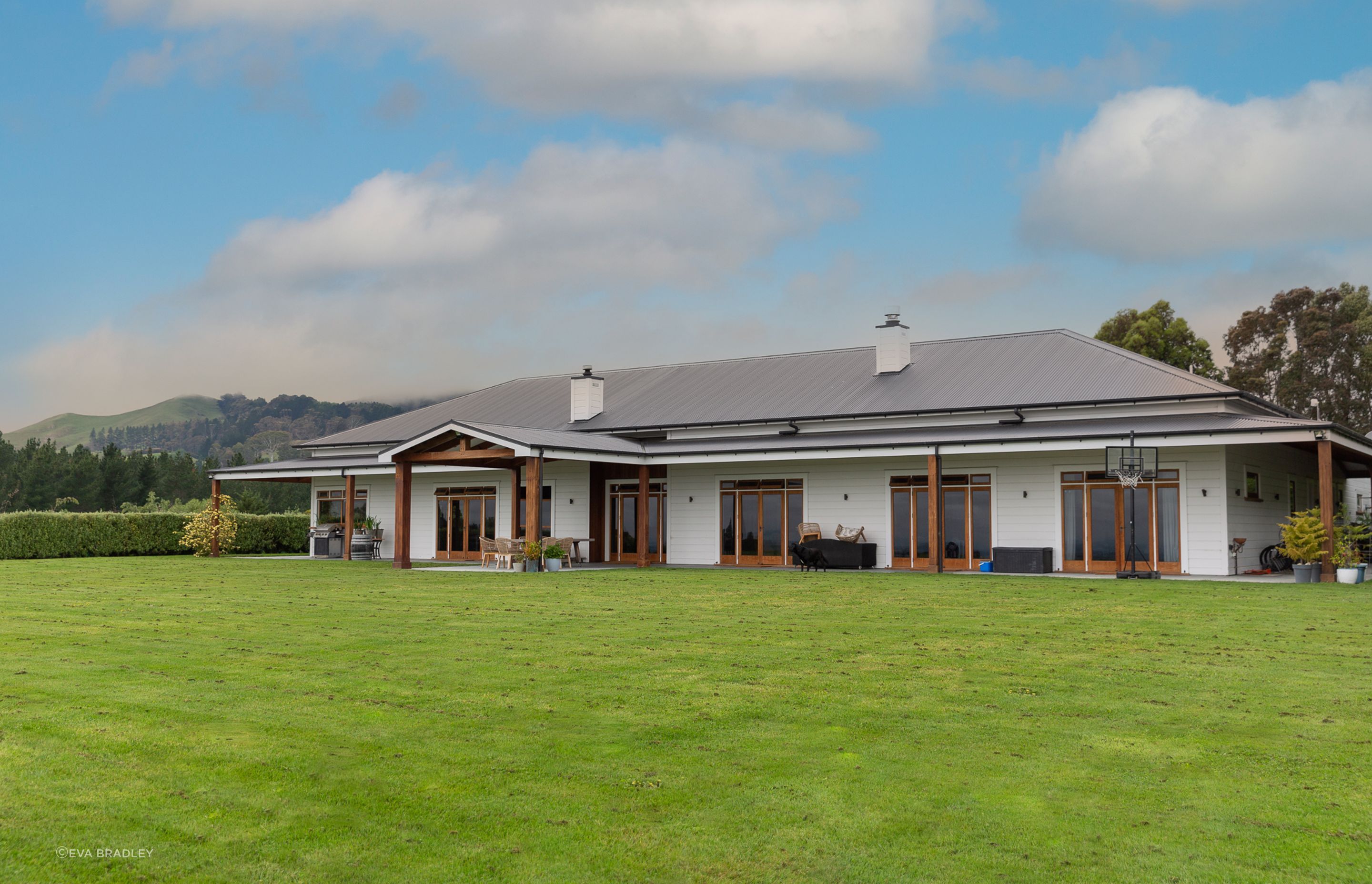 This huge build was a real partnership between Brittin Builders and Parkhill joinery. Brand new yet traditionally stylish in every way.