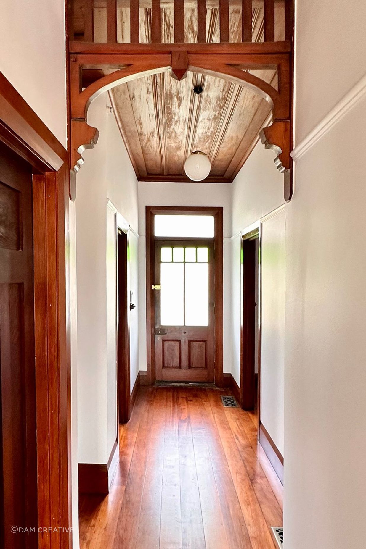 Kingsley-Highlights001817-Hall-to-entrance.jpg