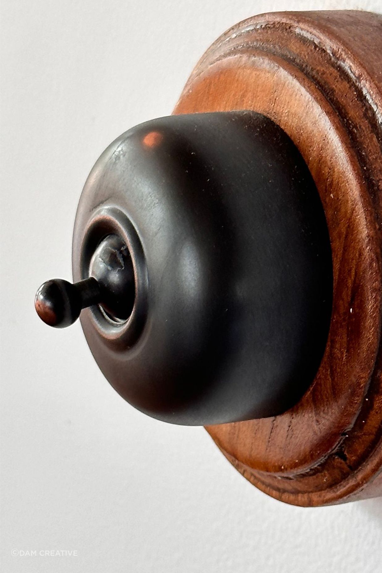 Kingsley-Highlights002322-Light-switch.jpg