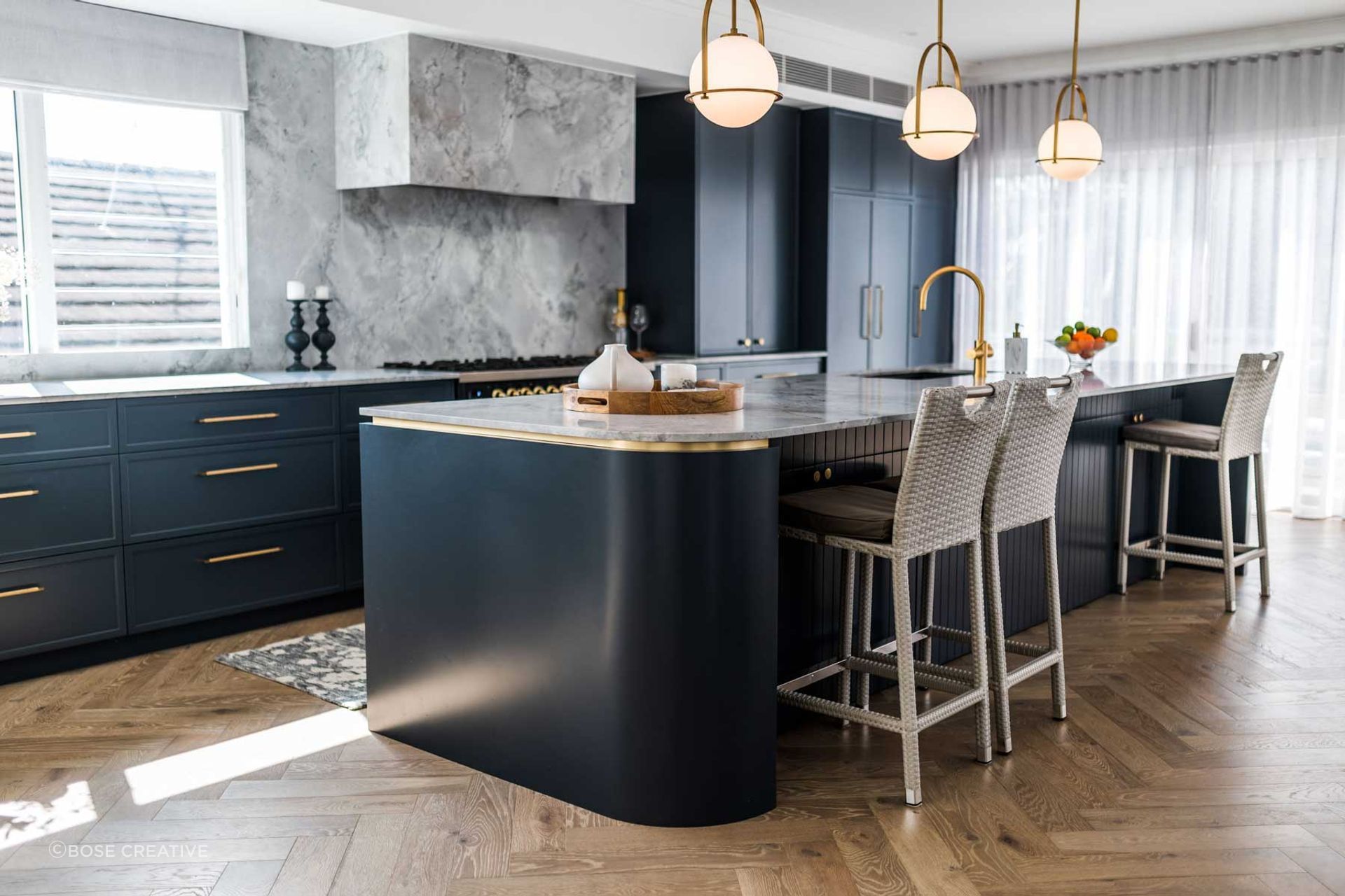 Kitchen-Design-luxury-island-bench-nautical-style-3.jpg