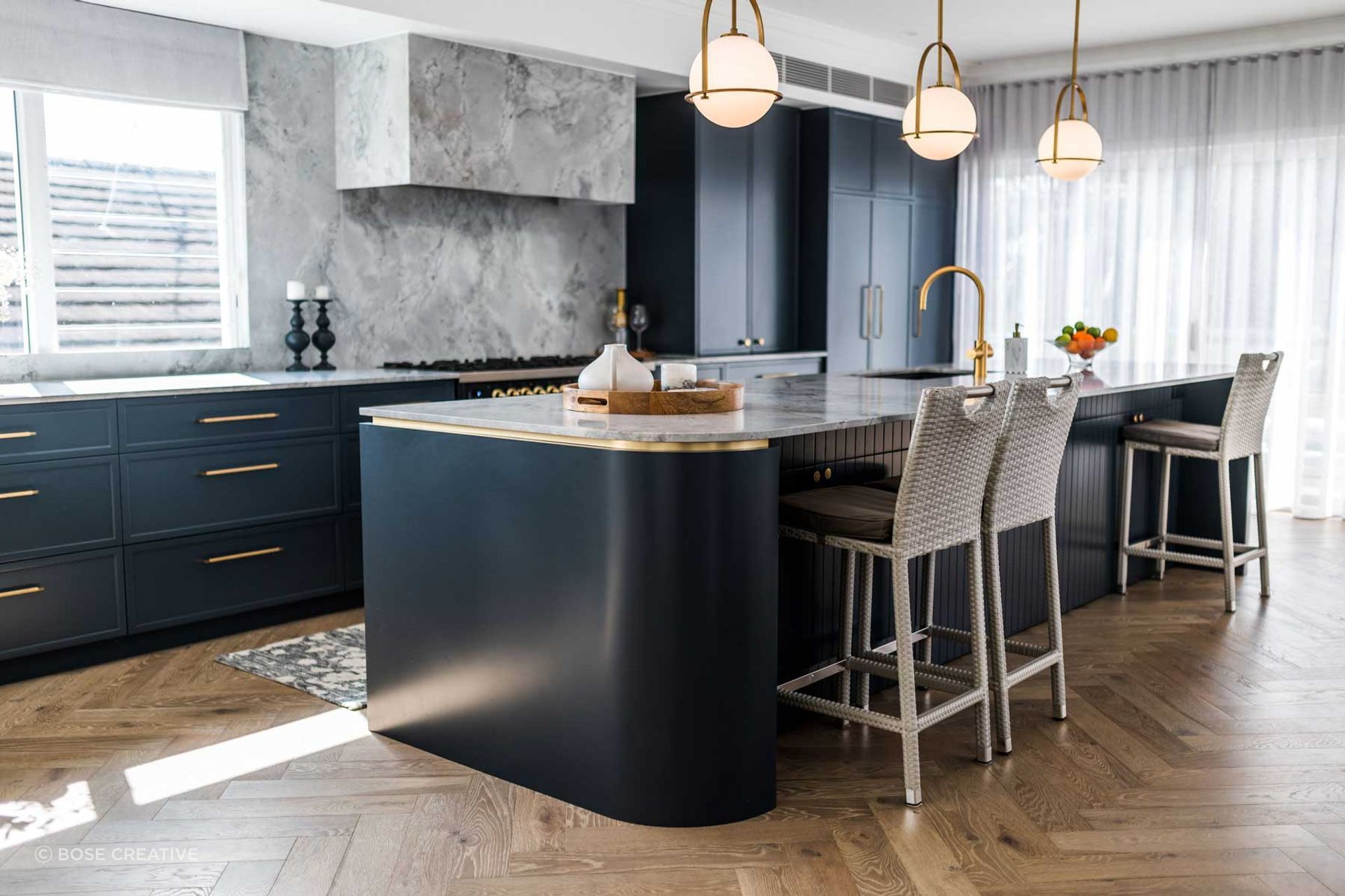 Kitchen-Design-luxury-island-bench-nautical-style-3.jpg