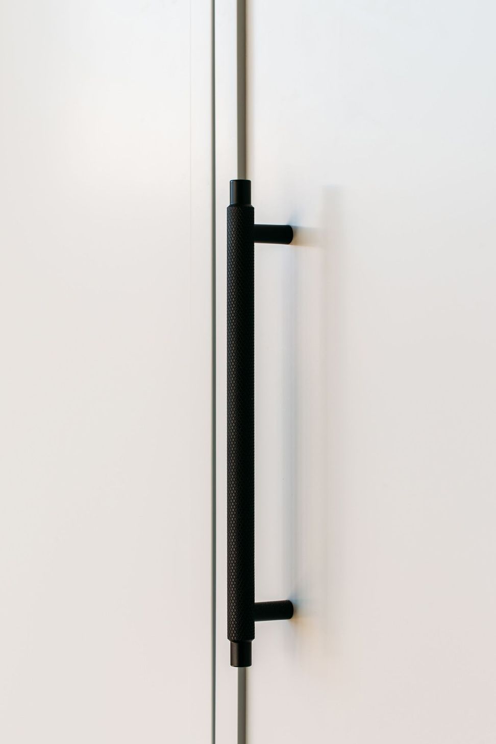 Archant FP Manor cabinet handles in matt black.