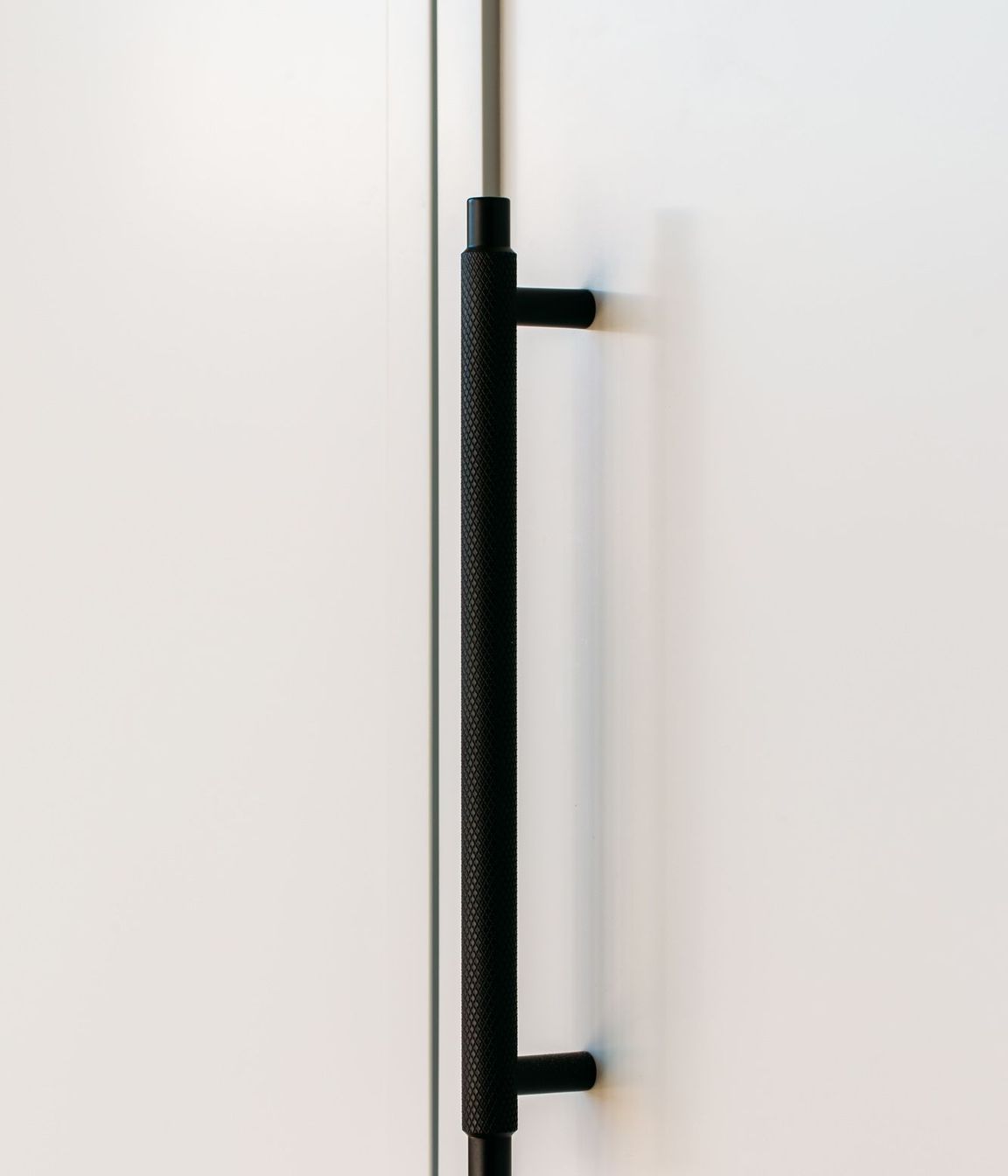 Archant FP Manor cabinet handles in matt black.