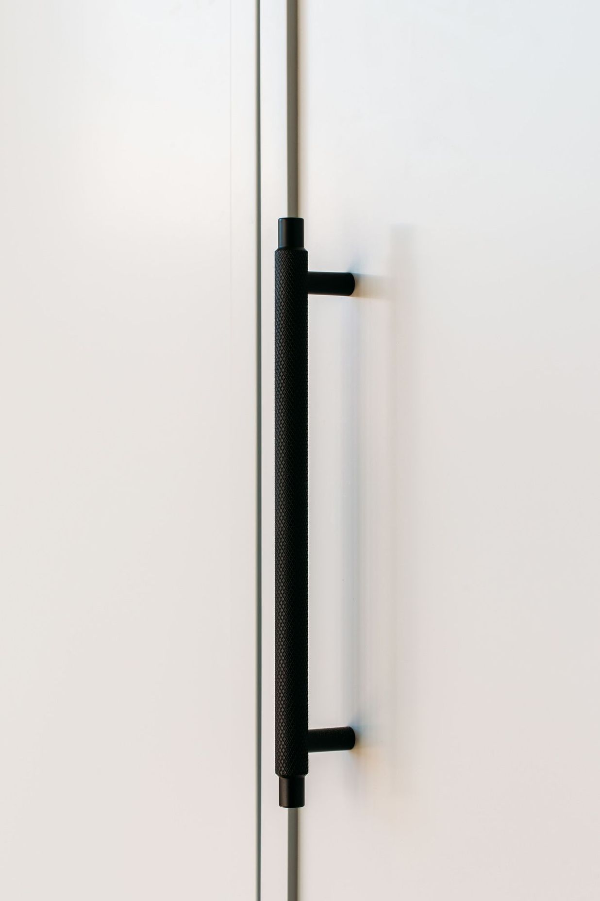 Archant FP Manor cabinet handles in matt black.