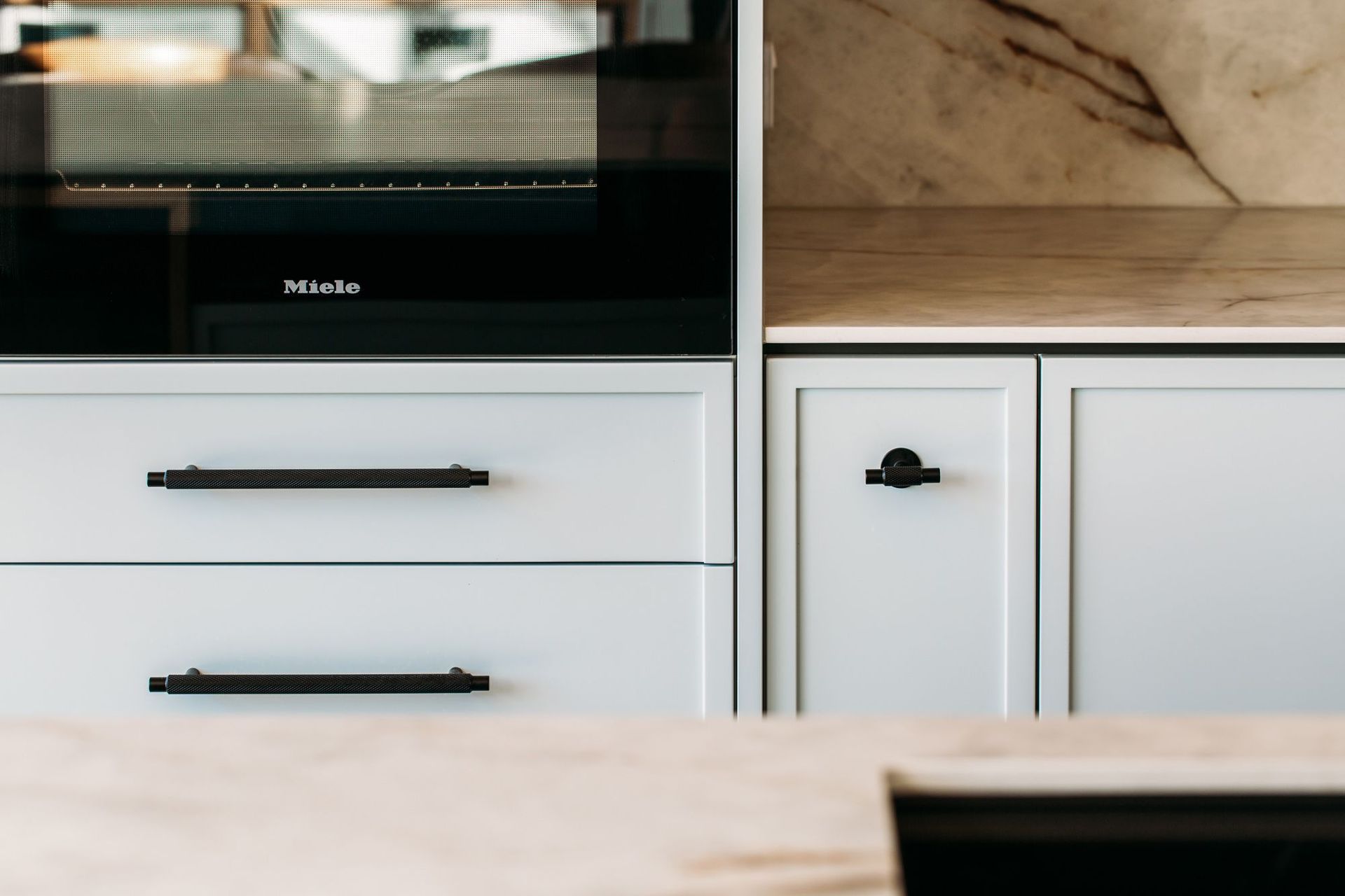 Miele appliances and Archant FP Manor cabinet handles in matt black.