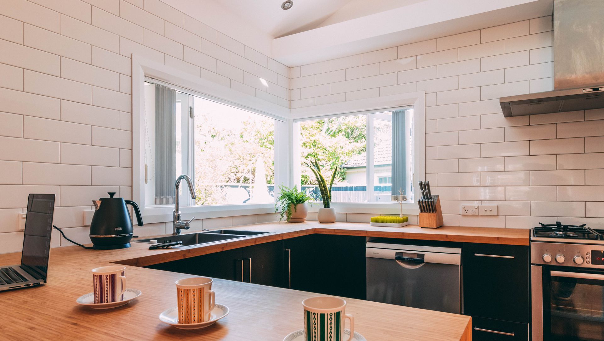 Hautana Square, Woburn banner