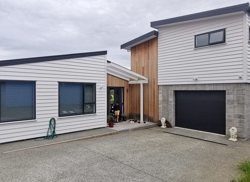 Lagoon-side Residence