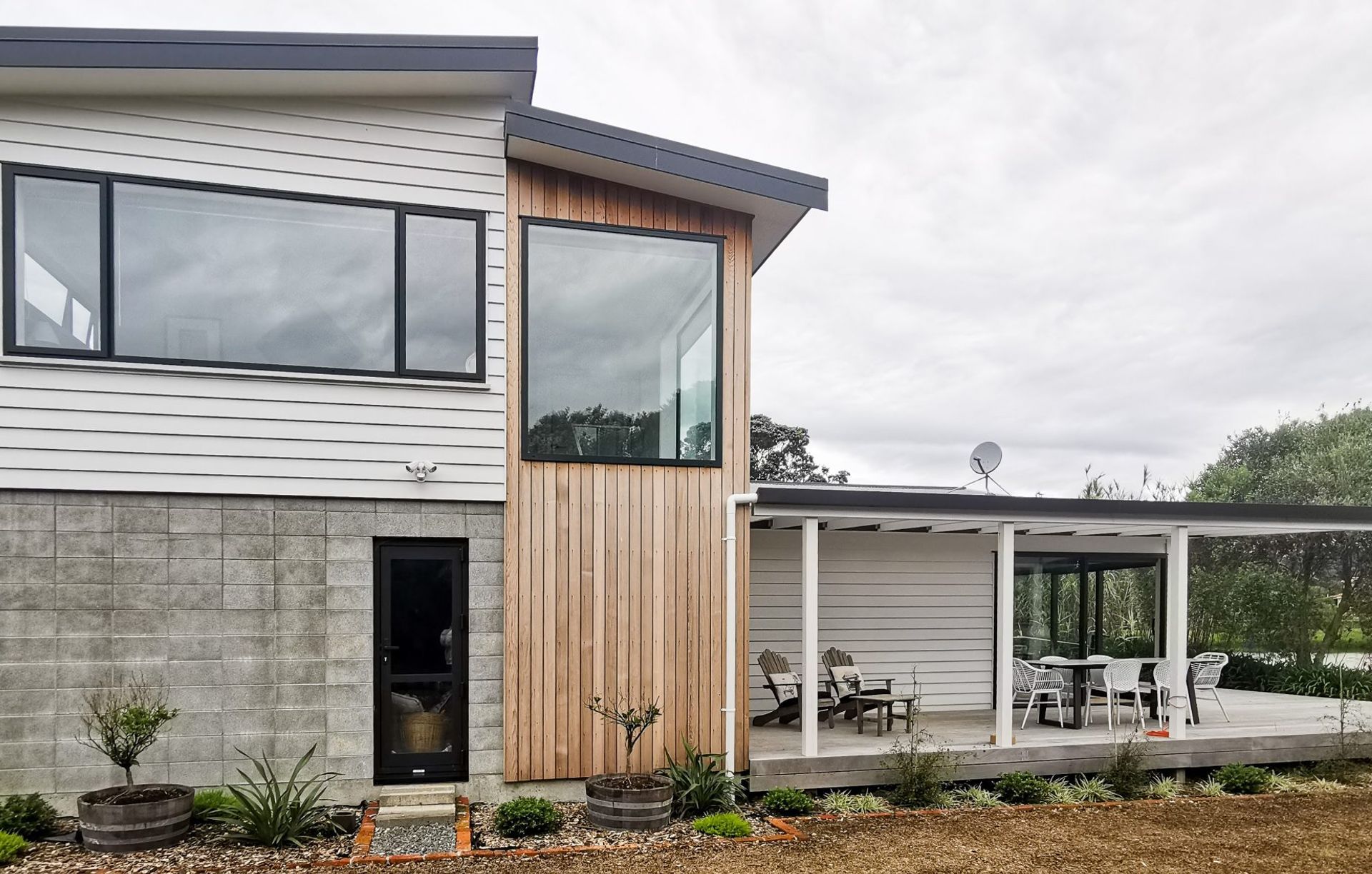 Lagoon-side Residence