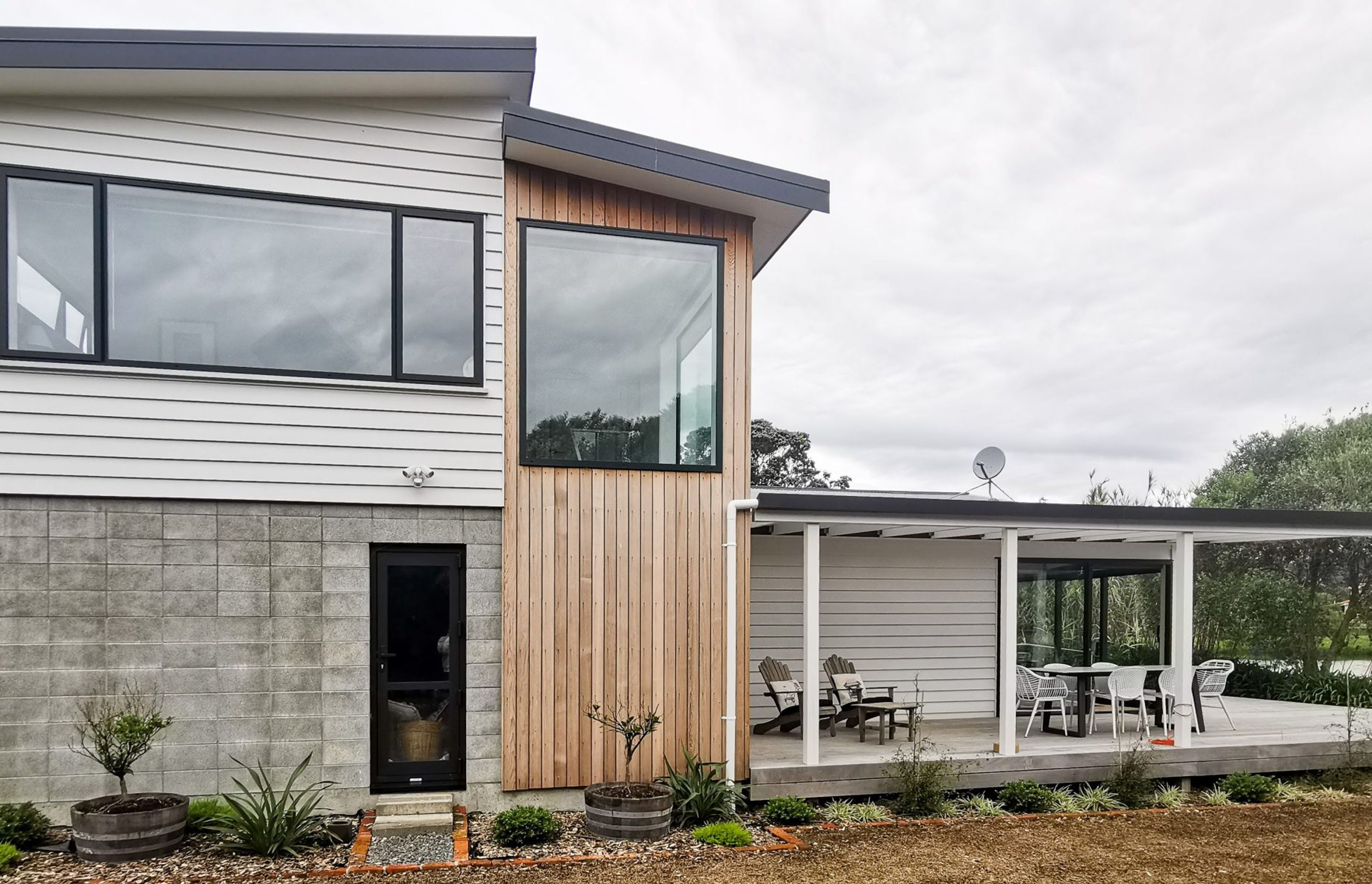 Lagoon-side Residence