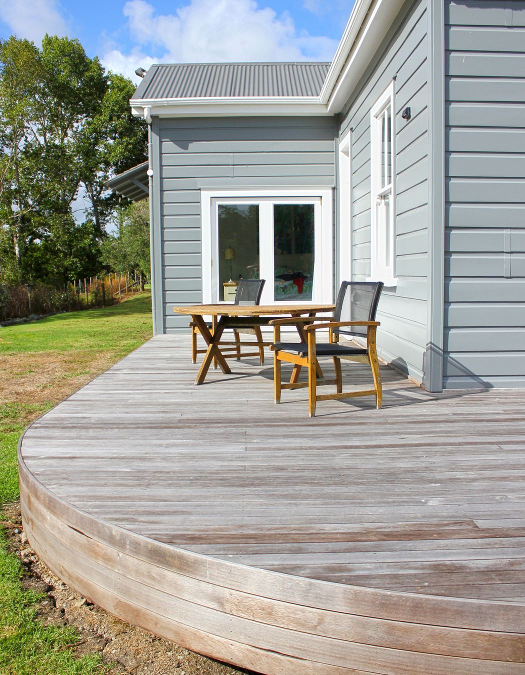 Cain Built - Coatesville Bungalow renovation- landscaping, cured feature deck