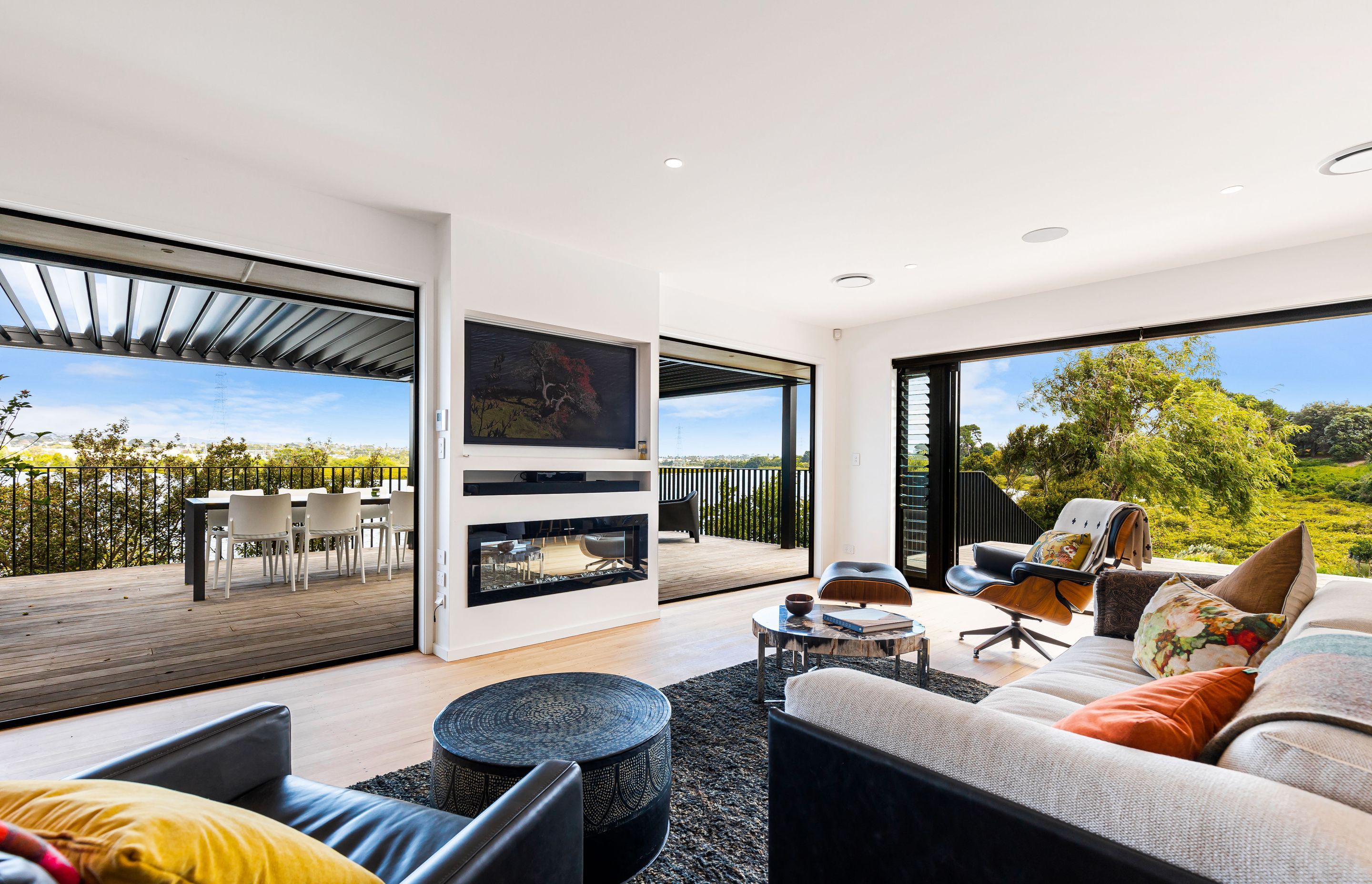 Coastline hide away