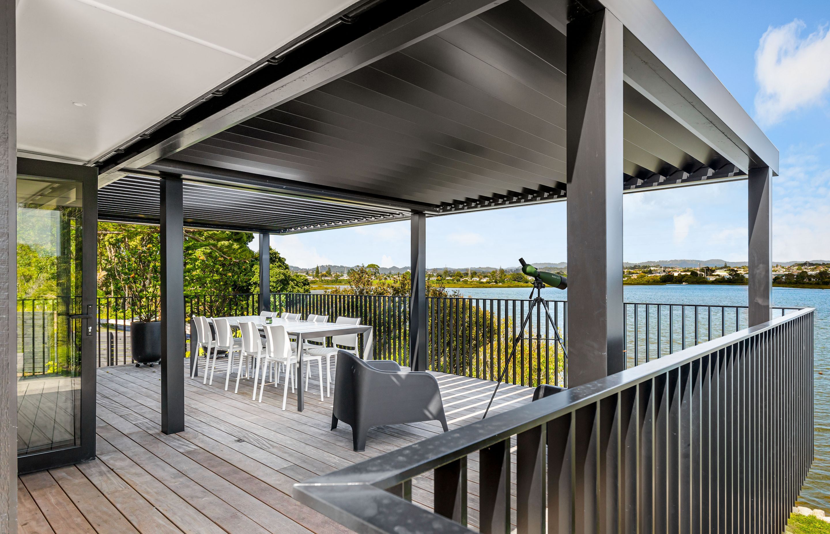 Coastline hide away