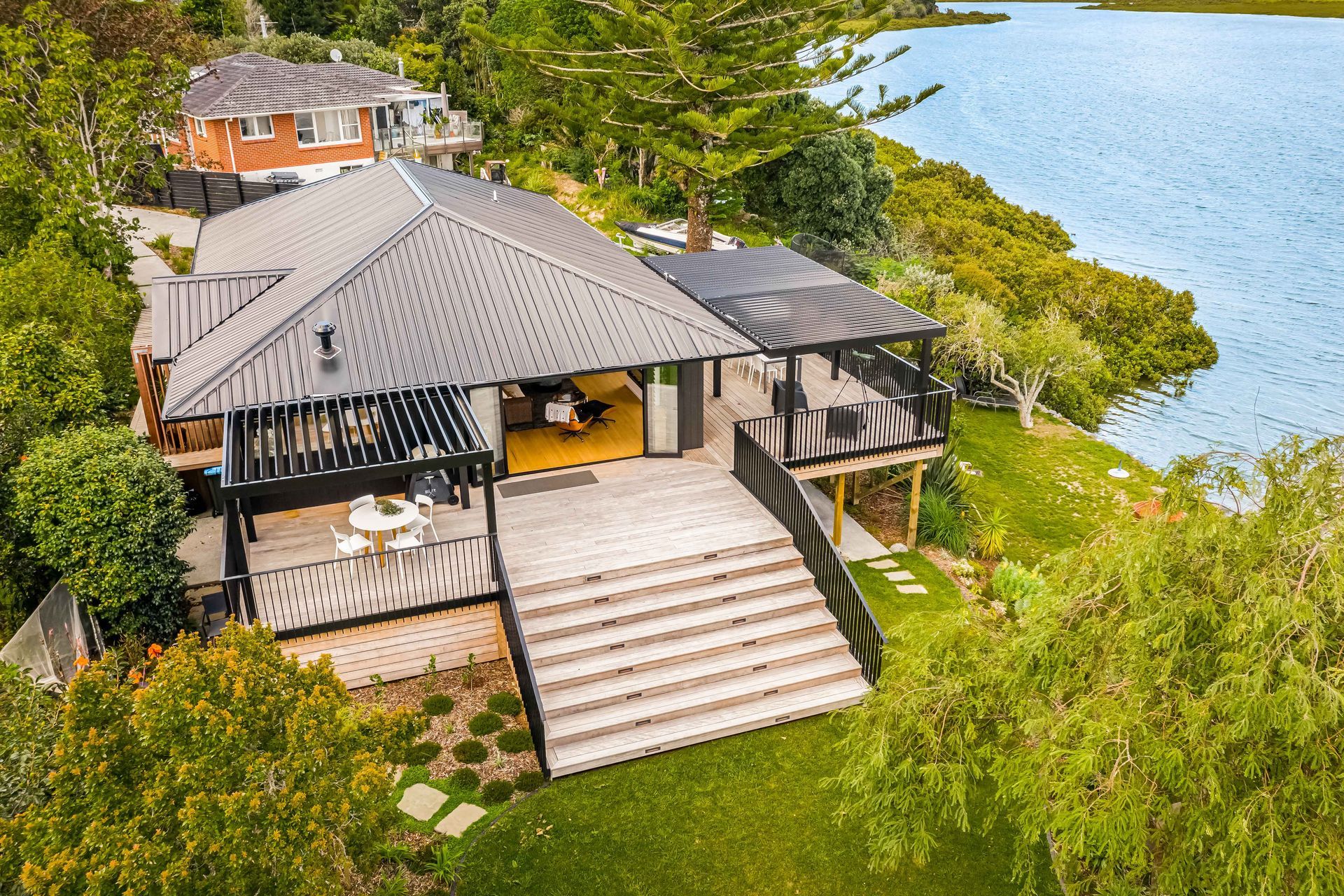 Coastline hide away