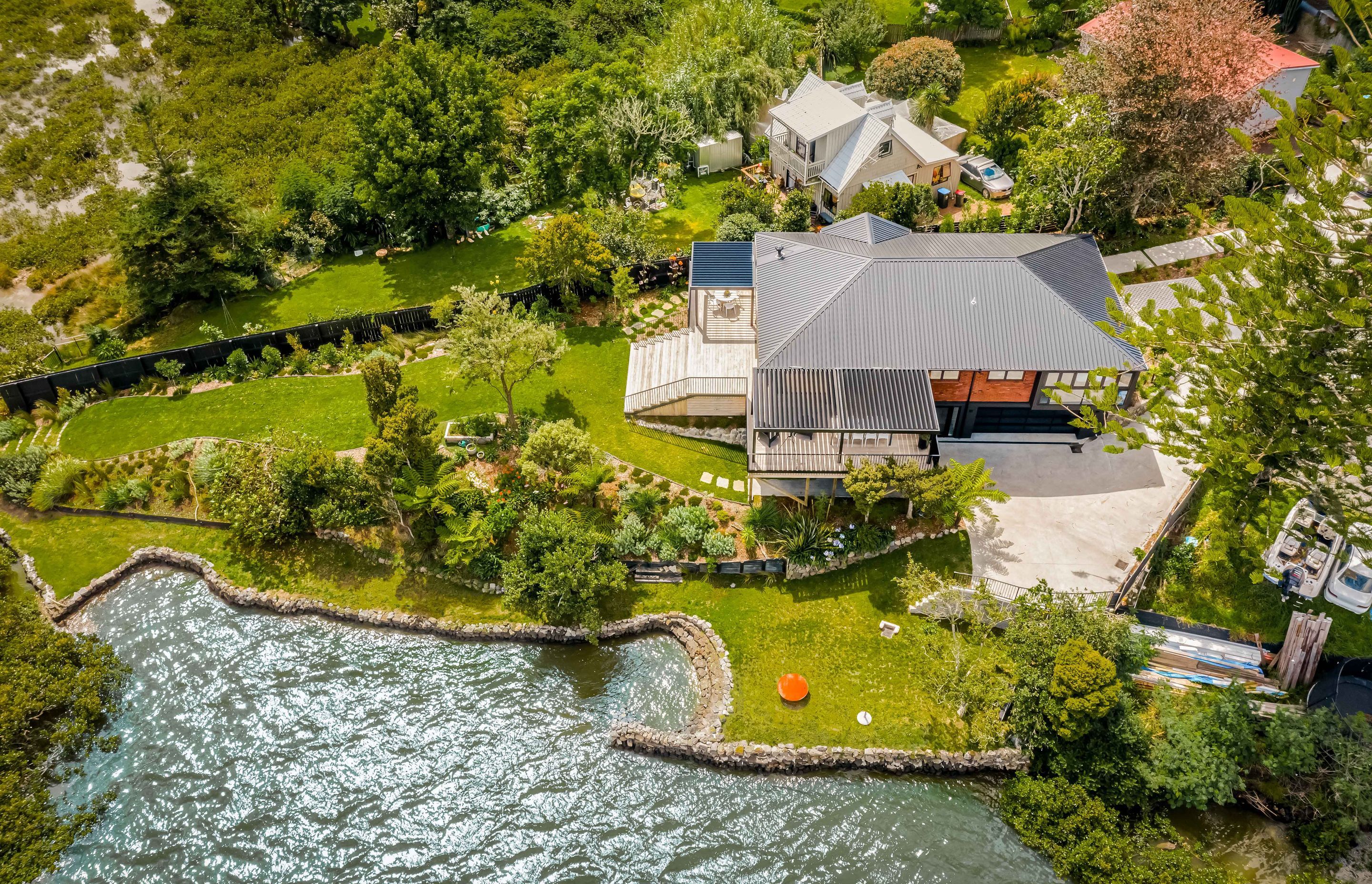 Coastline hide away