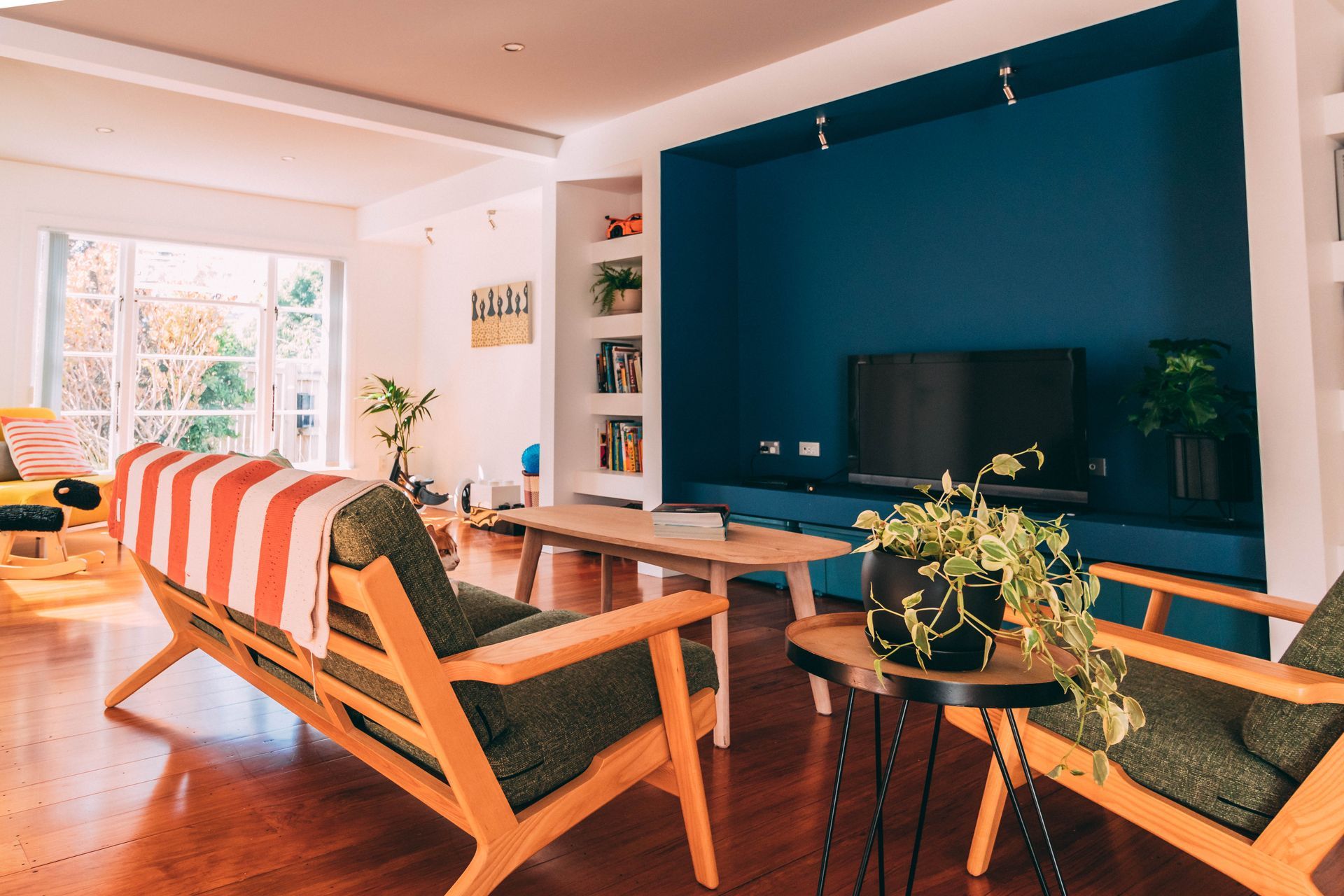 Hautana Square, Woburn