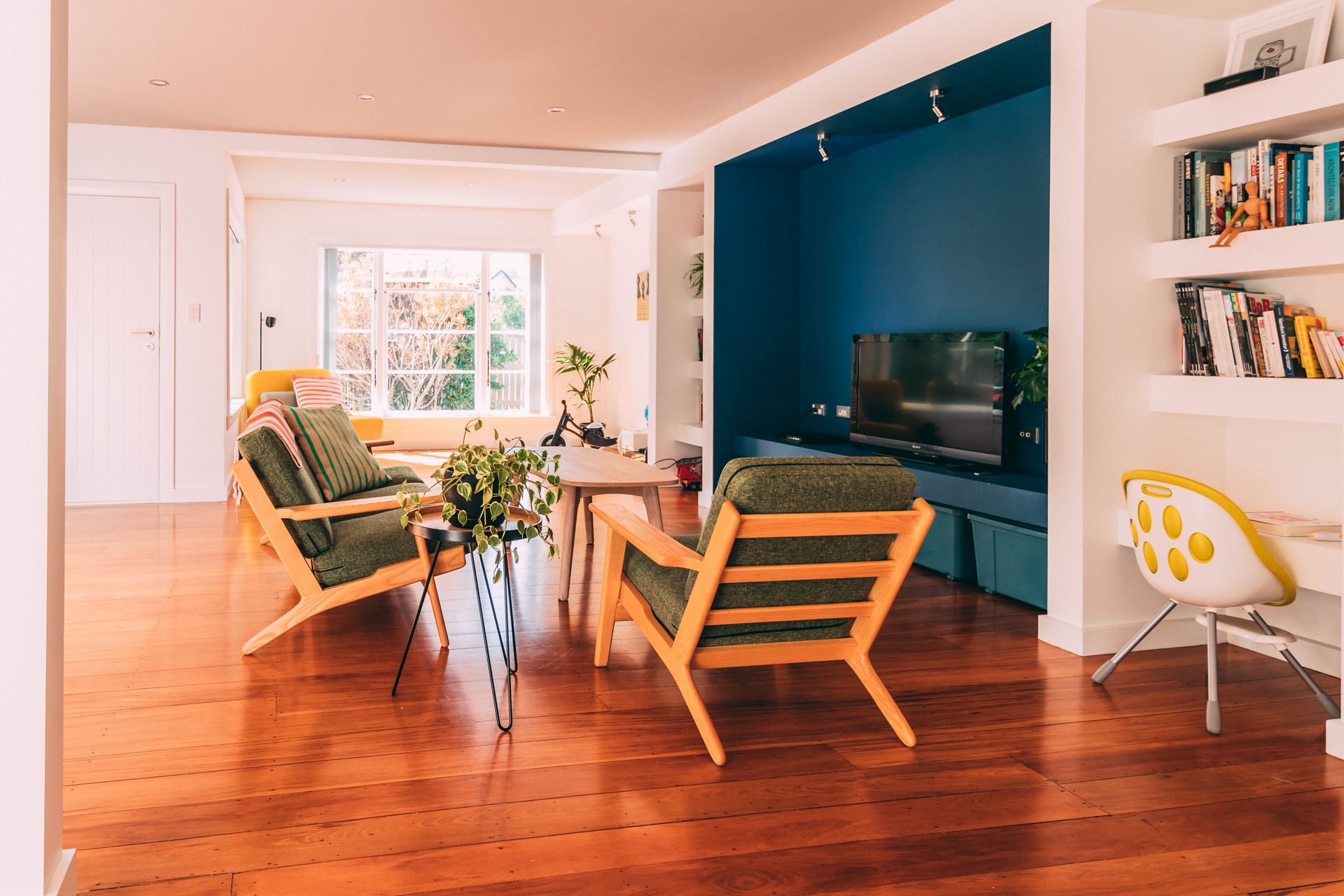 Hautana Square, Woburn