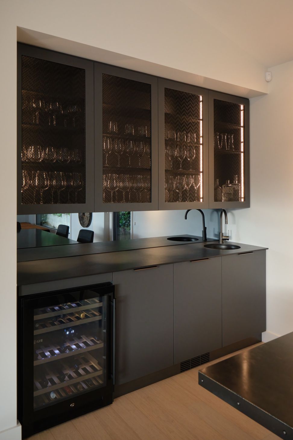 Loch-View-Queenstown-bar.jpg