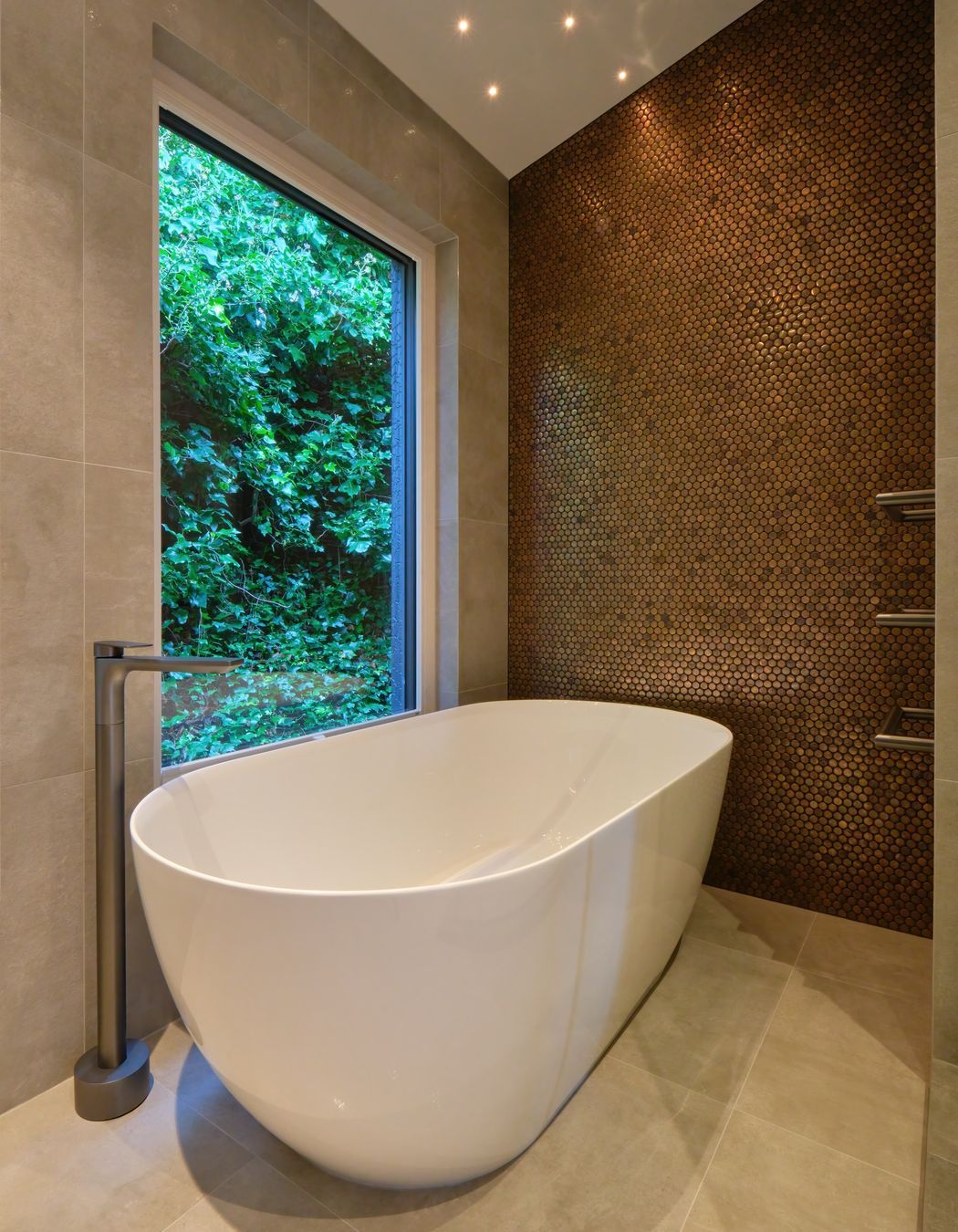 Loch-View-Queenstown-bath-tub.jpg