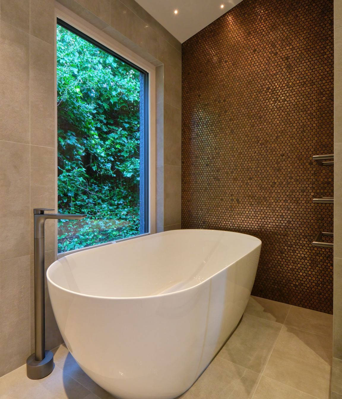 Loch-View-Queenstown-bath-tub.jpg