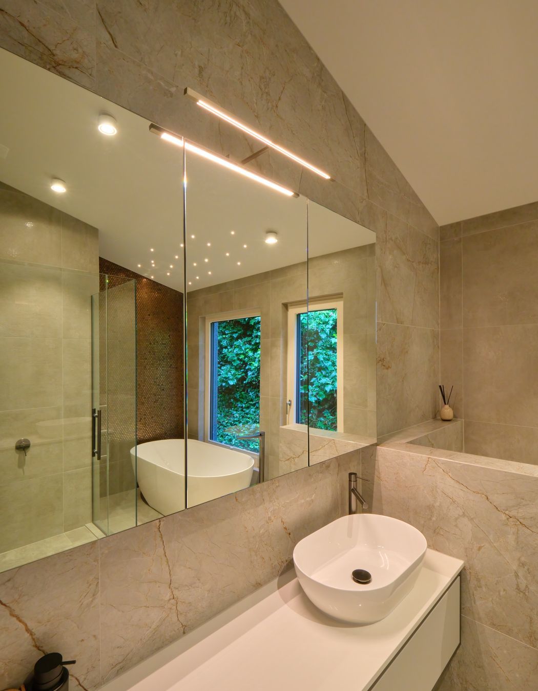 Loch-View-Queenstown-bath.jpg