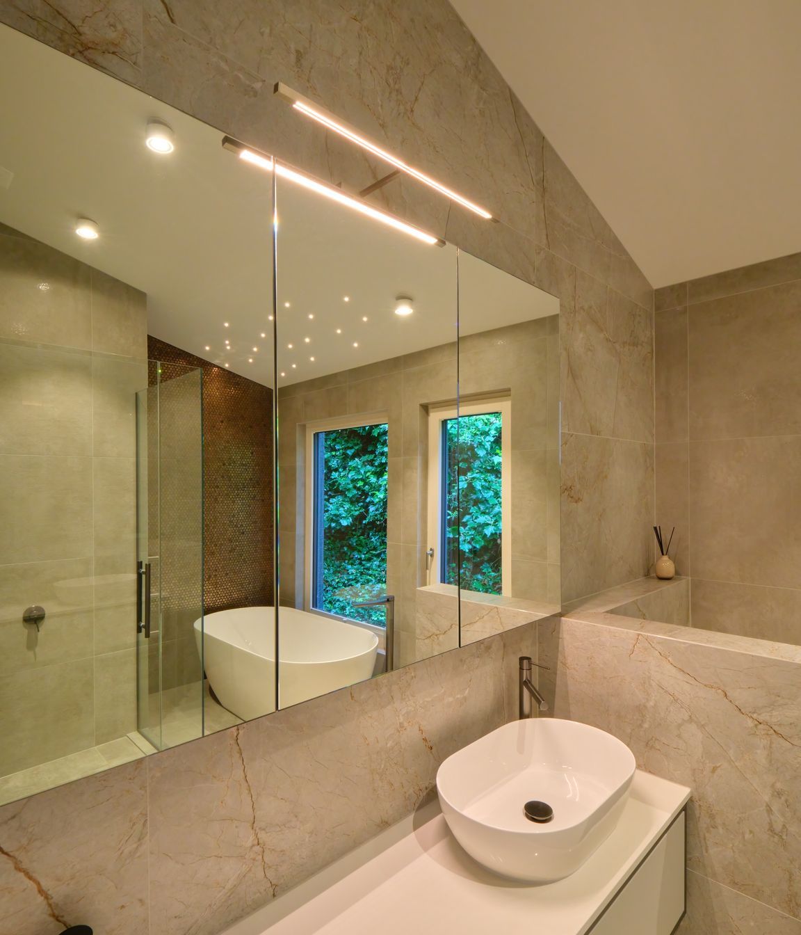 Loch-View-Queenstown-bath.jpg