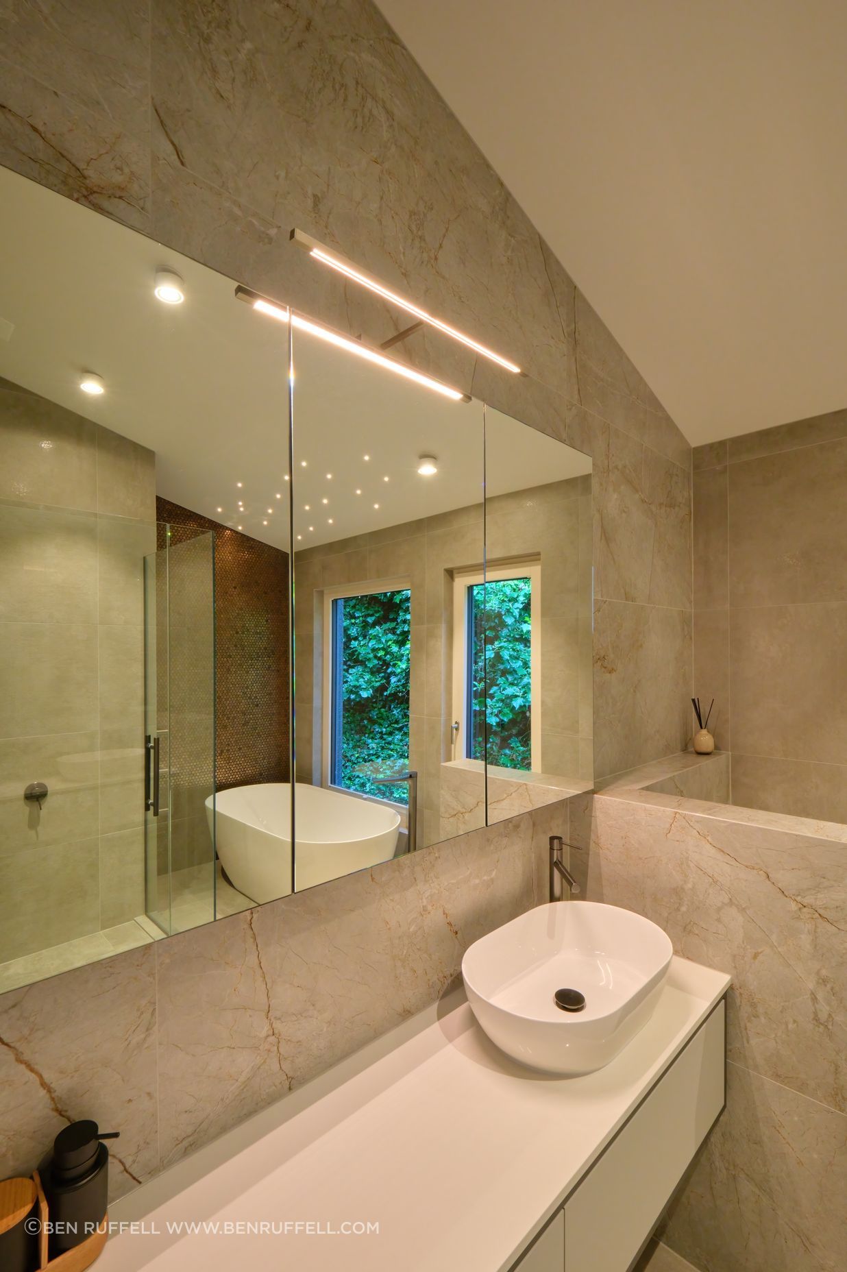 Loch-View-Queenstown-bath.jpg