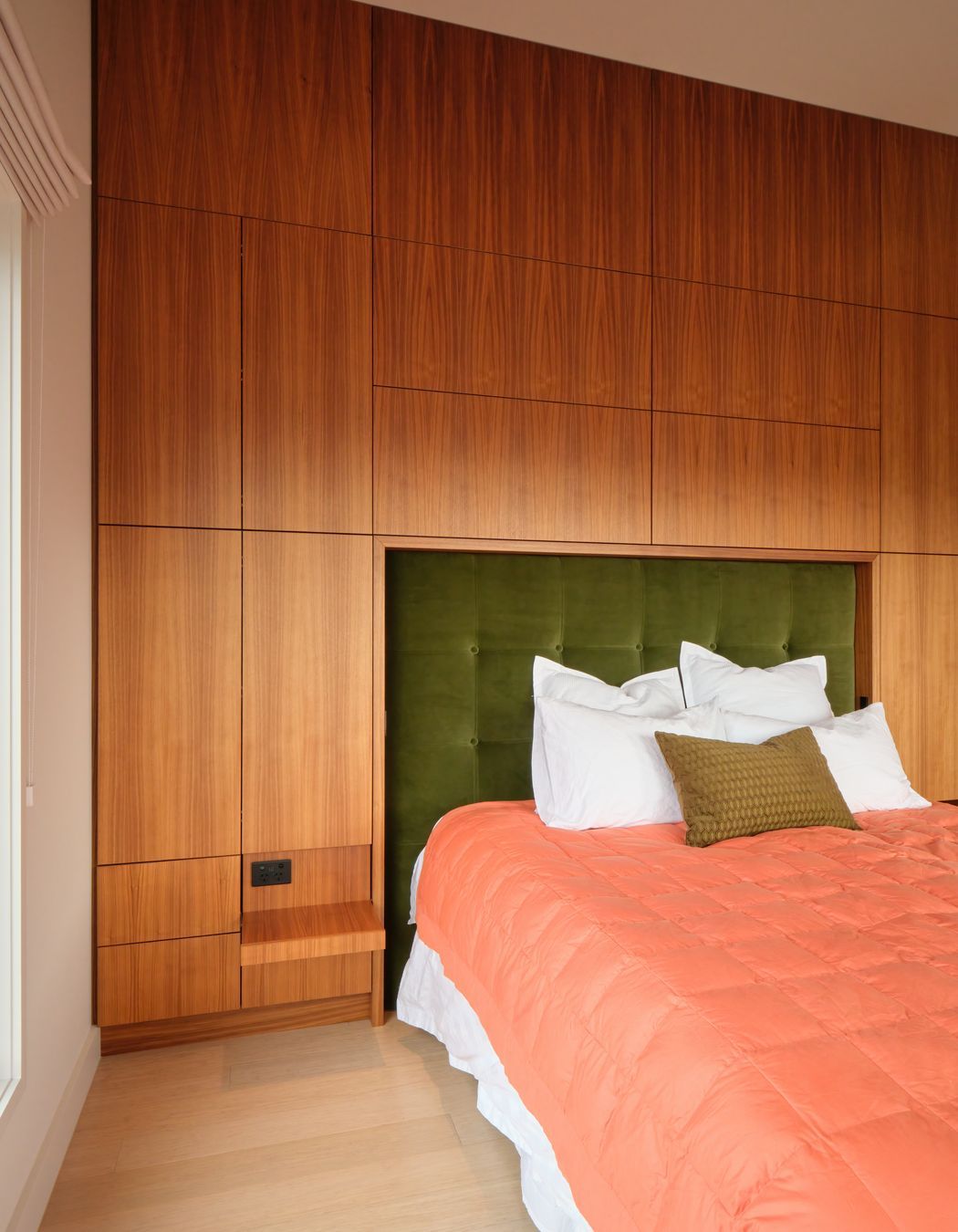 Loch-View-Queenstown-bed-head.jpg