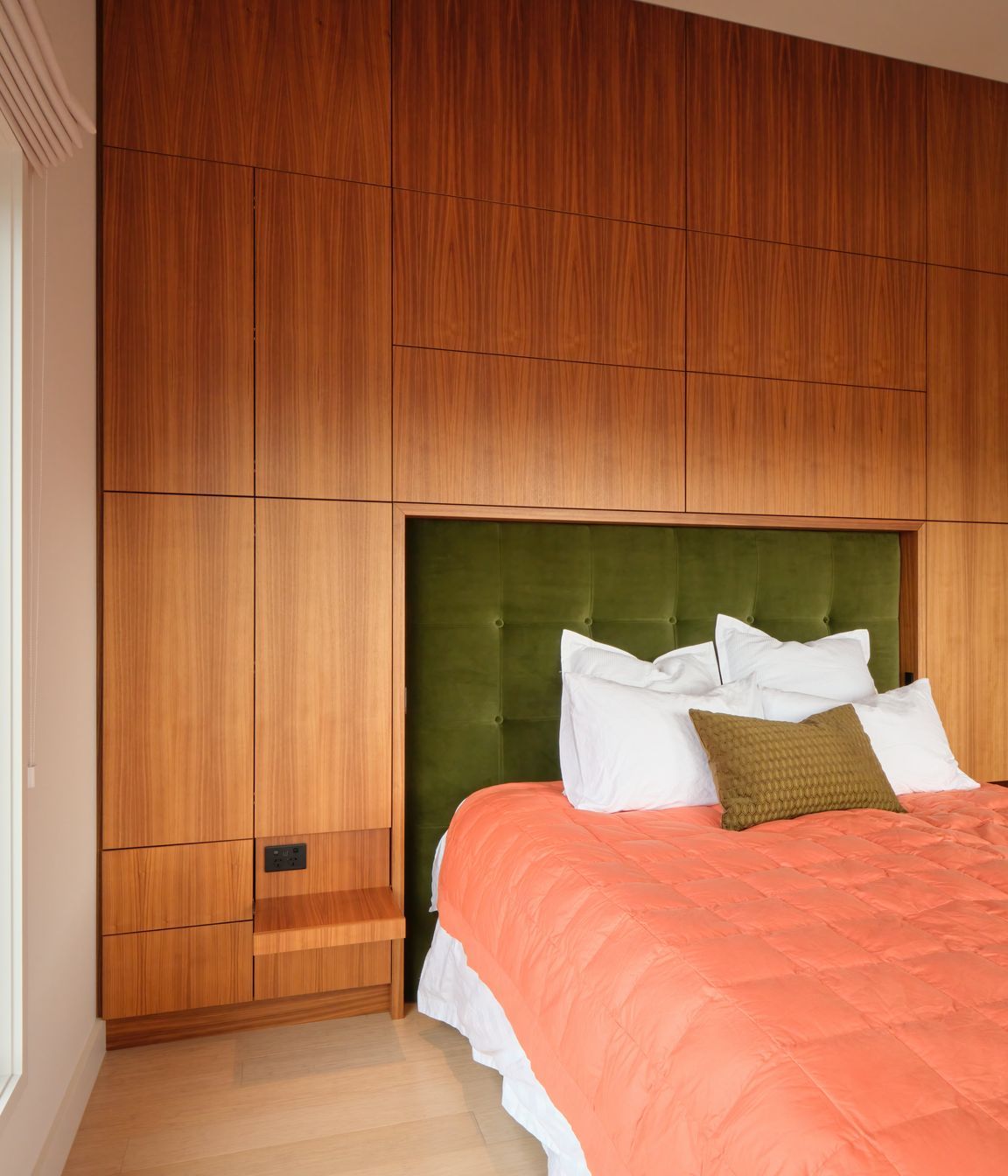 Loch-View-Queenstown-bed-head.jpg