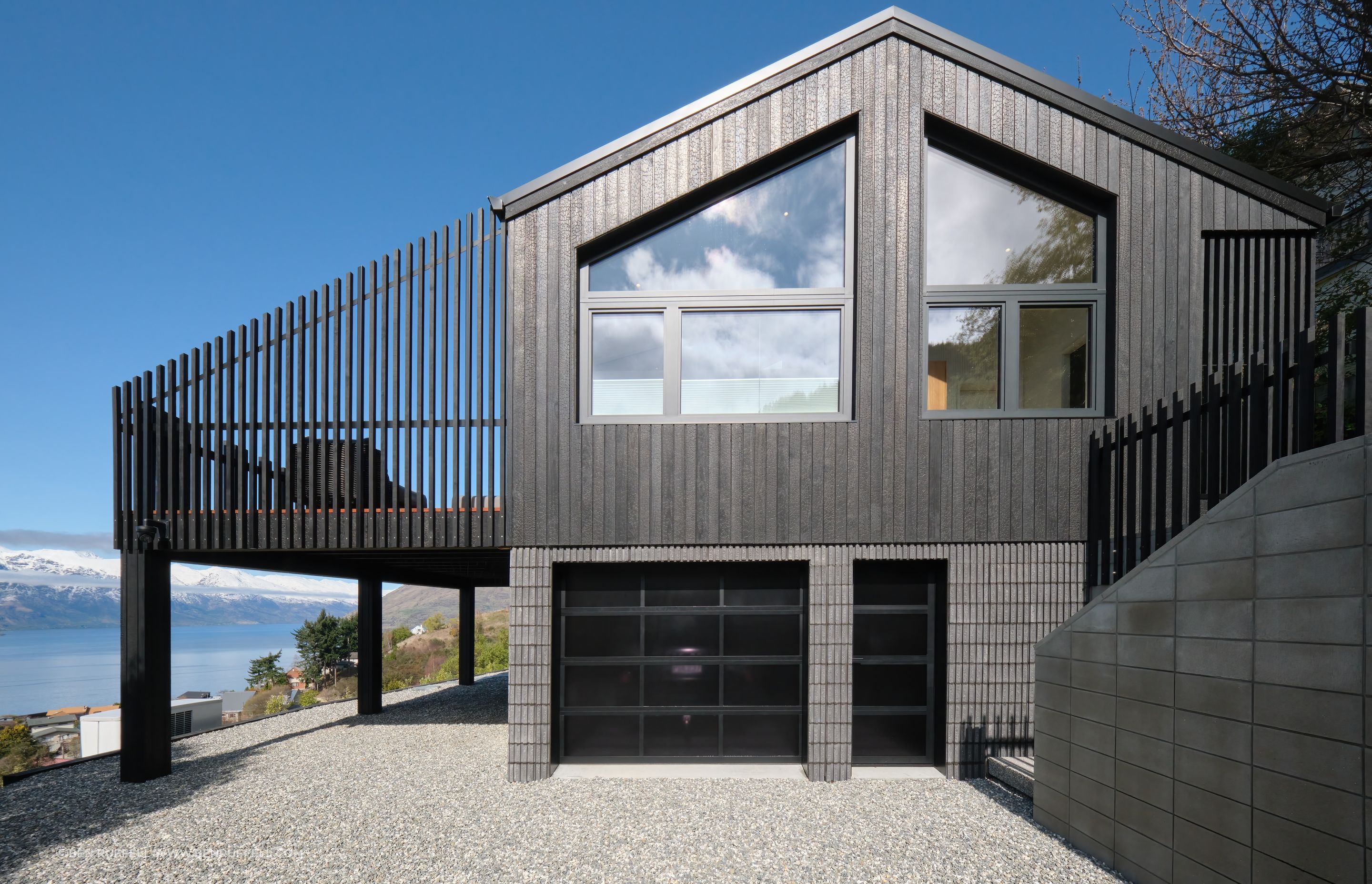 Loch-View-Queenstown-exterior-from-street.jpg