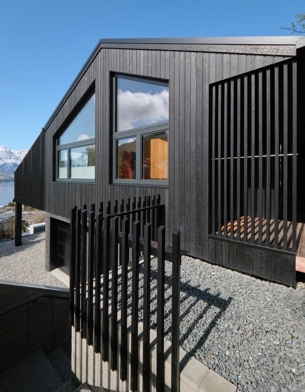 Loch-View-Queenstown-exterior.jpg