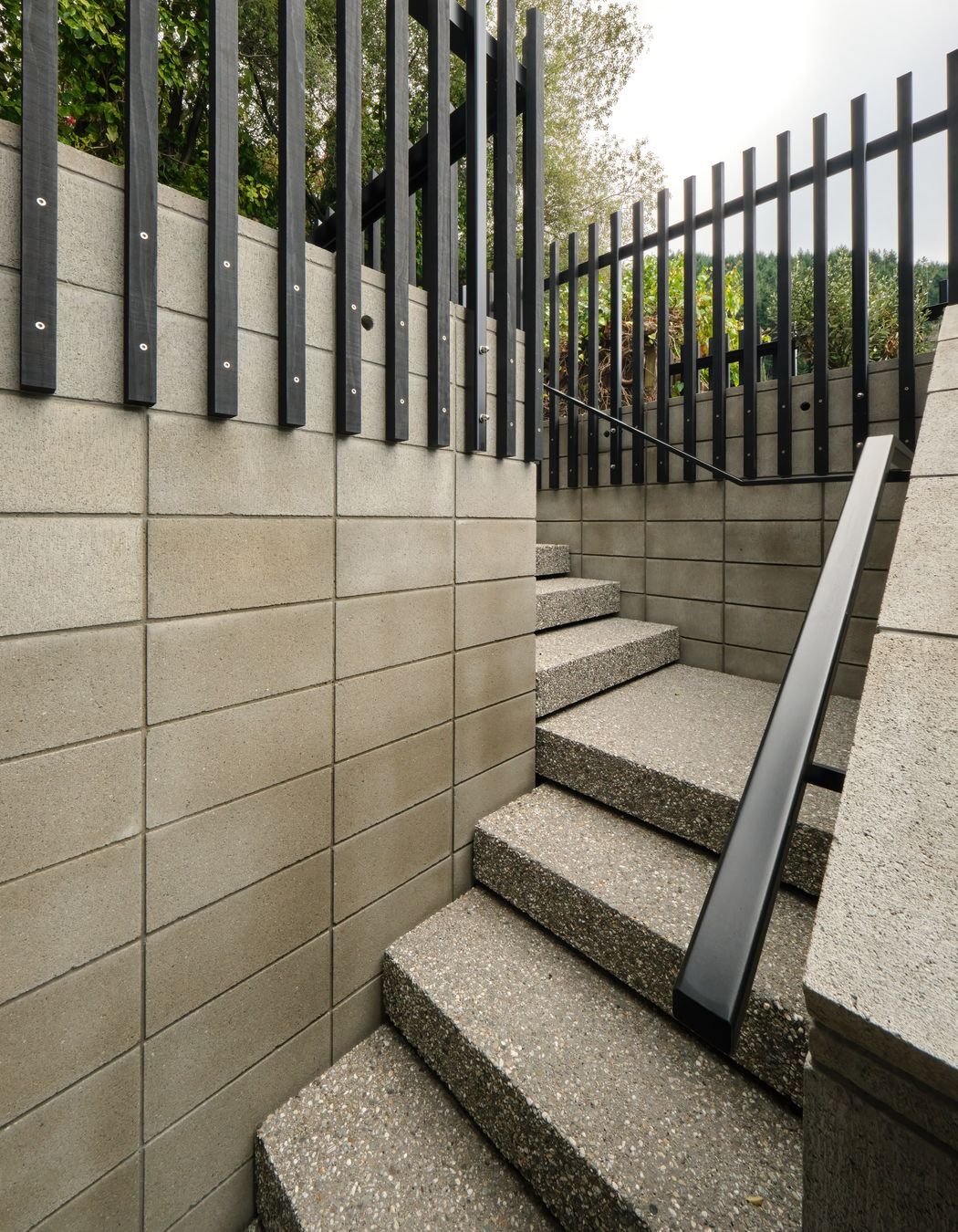 Loch-View-Queenstown-external-stair.jpg