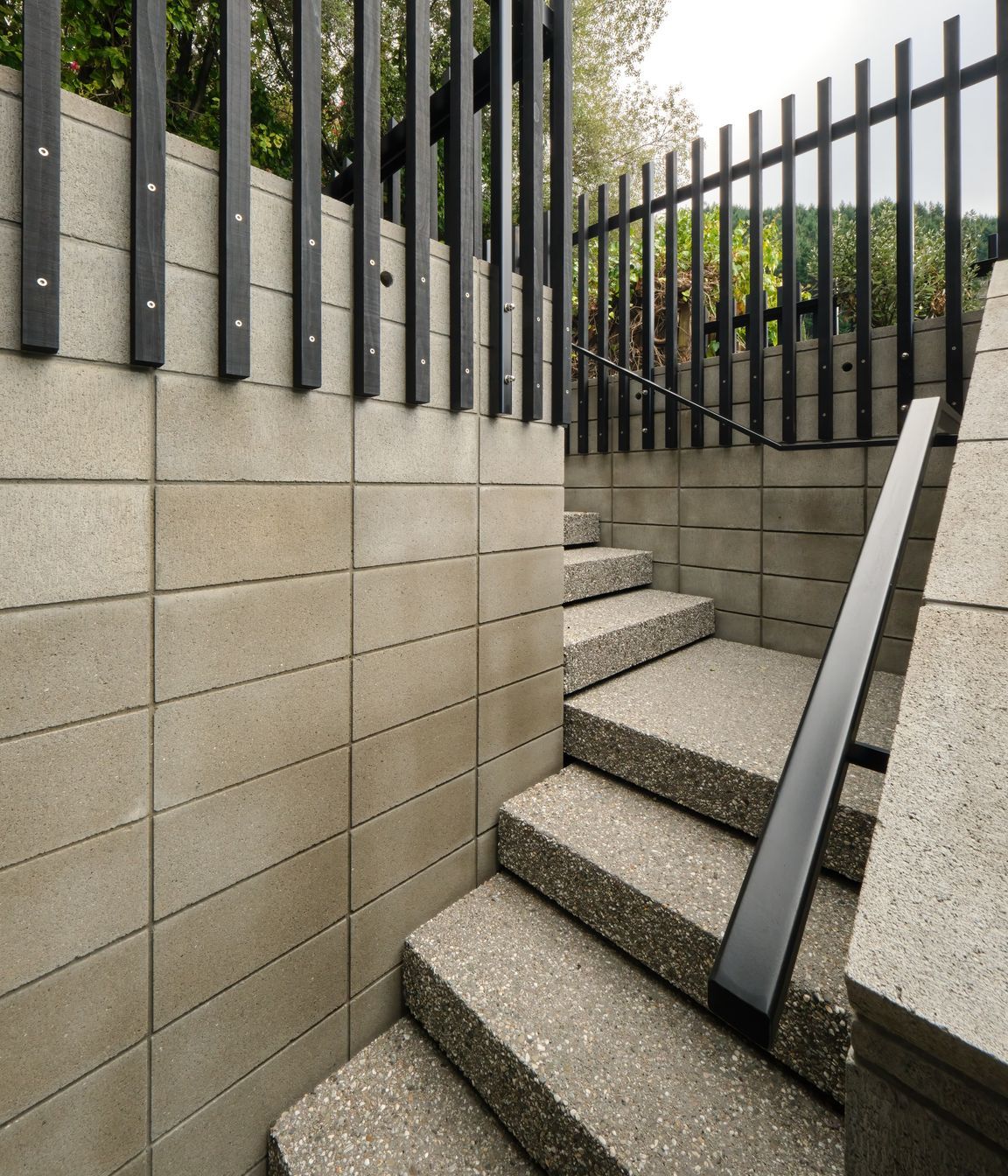 Loch-View-Queenstown-external-stair.jpg