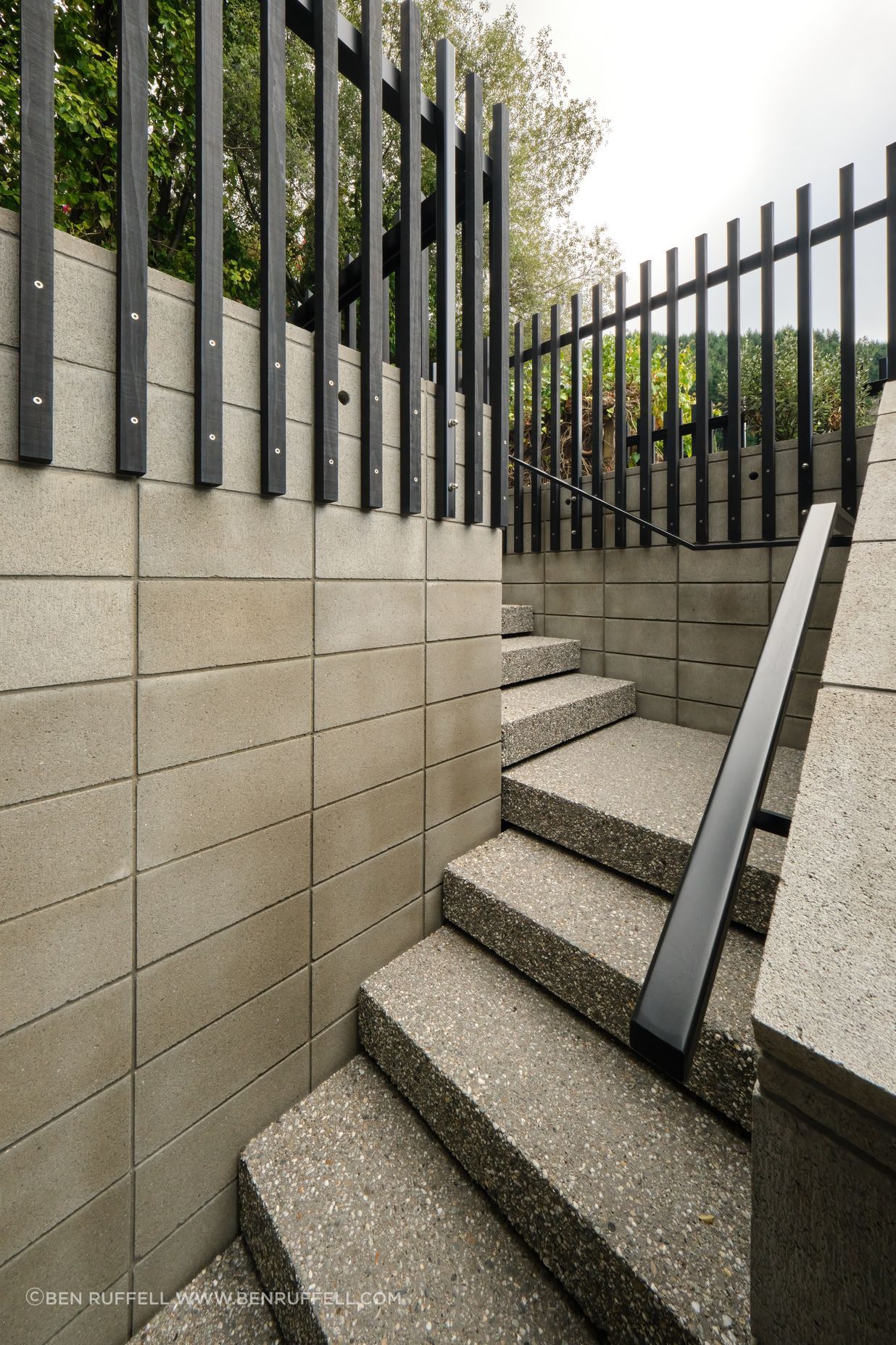 Loch-View-Queenstown-external-stair.jpg