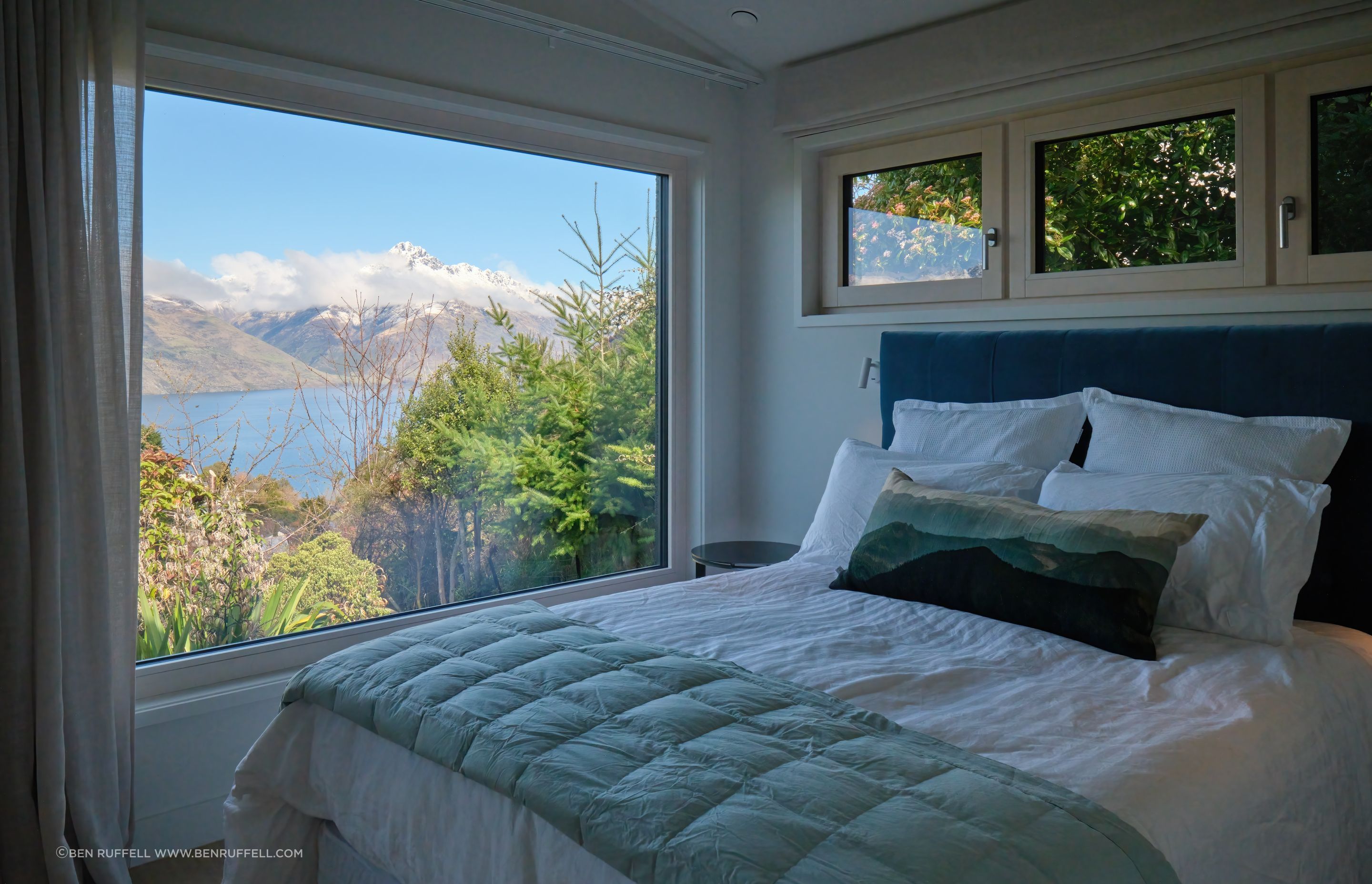 Loch-View-Queenstown-guest-bedroom.jpg