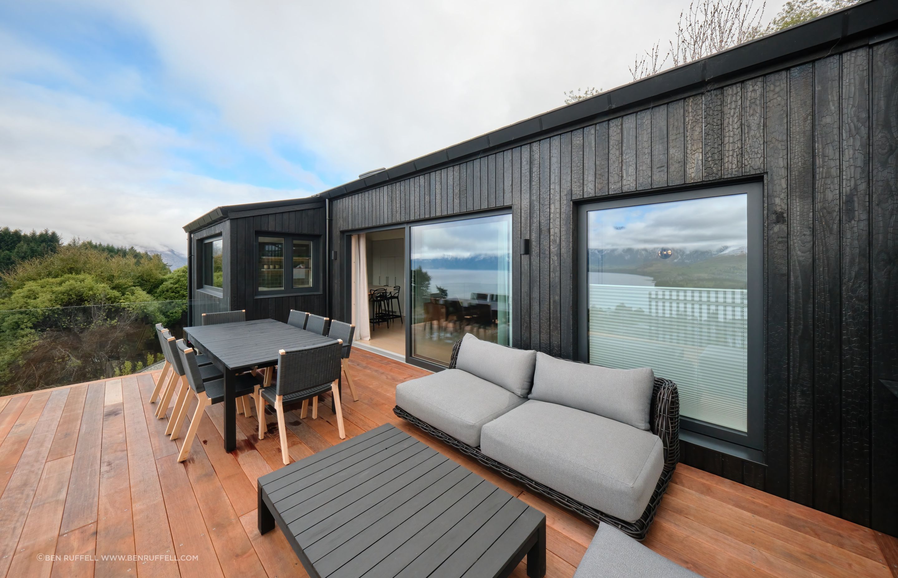 Loch-View-Queenstown-outdoor-living-deck.jpg