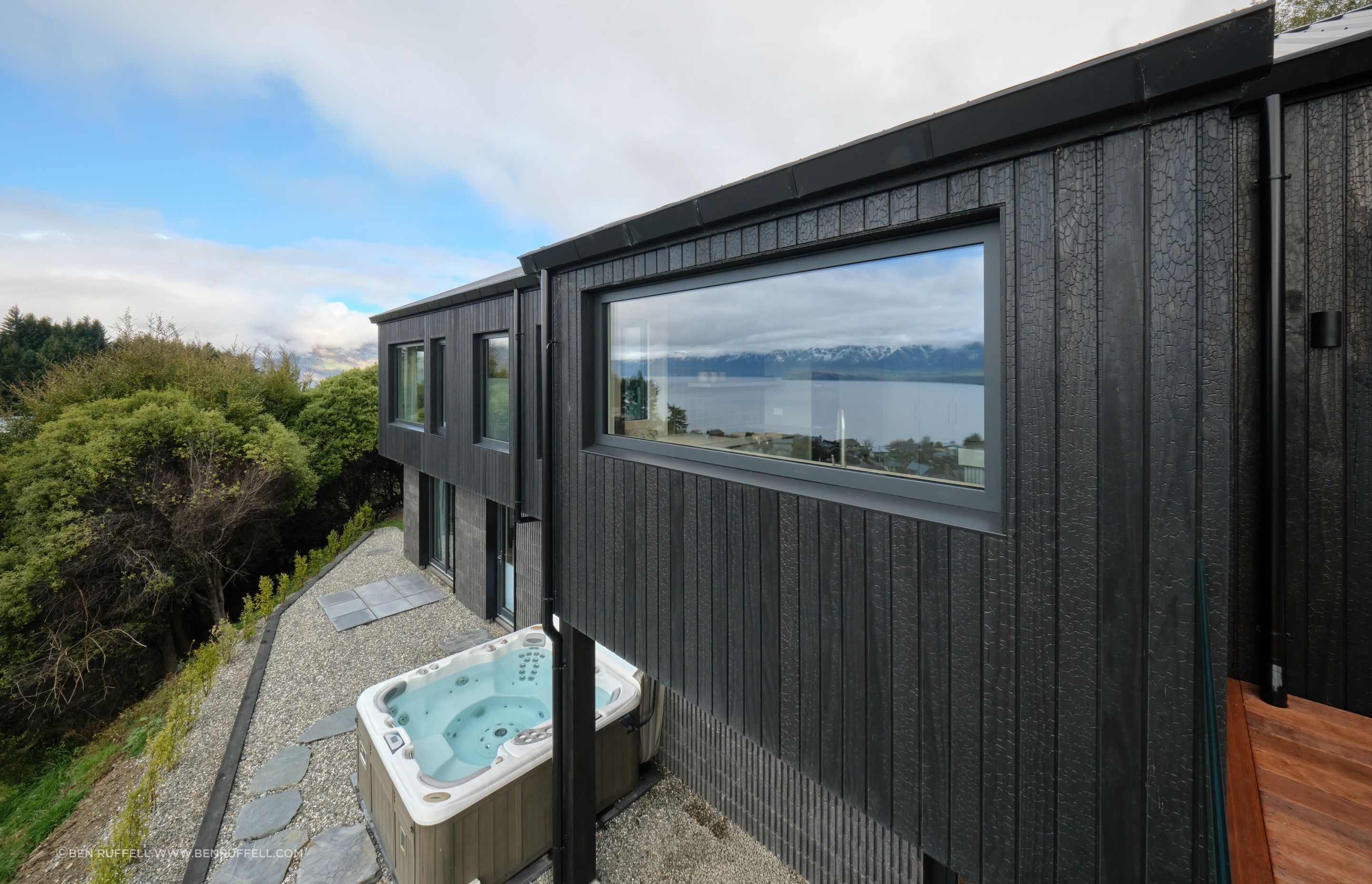 Loch-View-Queenstown-outdoor-living.jpg