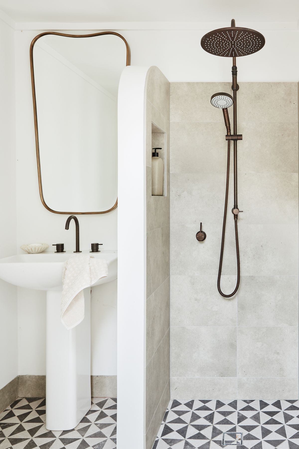 POOL AREA BATHROOM Windmill mosaic floor tiles, Tilecraft. Gage mirror, Made Goods. Brodware ‘Minim’ basin set, ‘City Plus’ shower set and Duravit ‘ME’ pedestal basin, all Sydney Tap and Bathroomware
