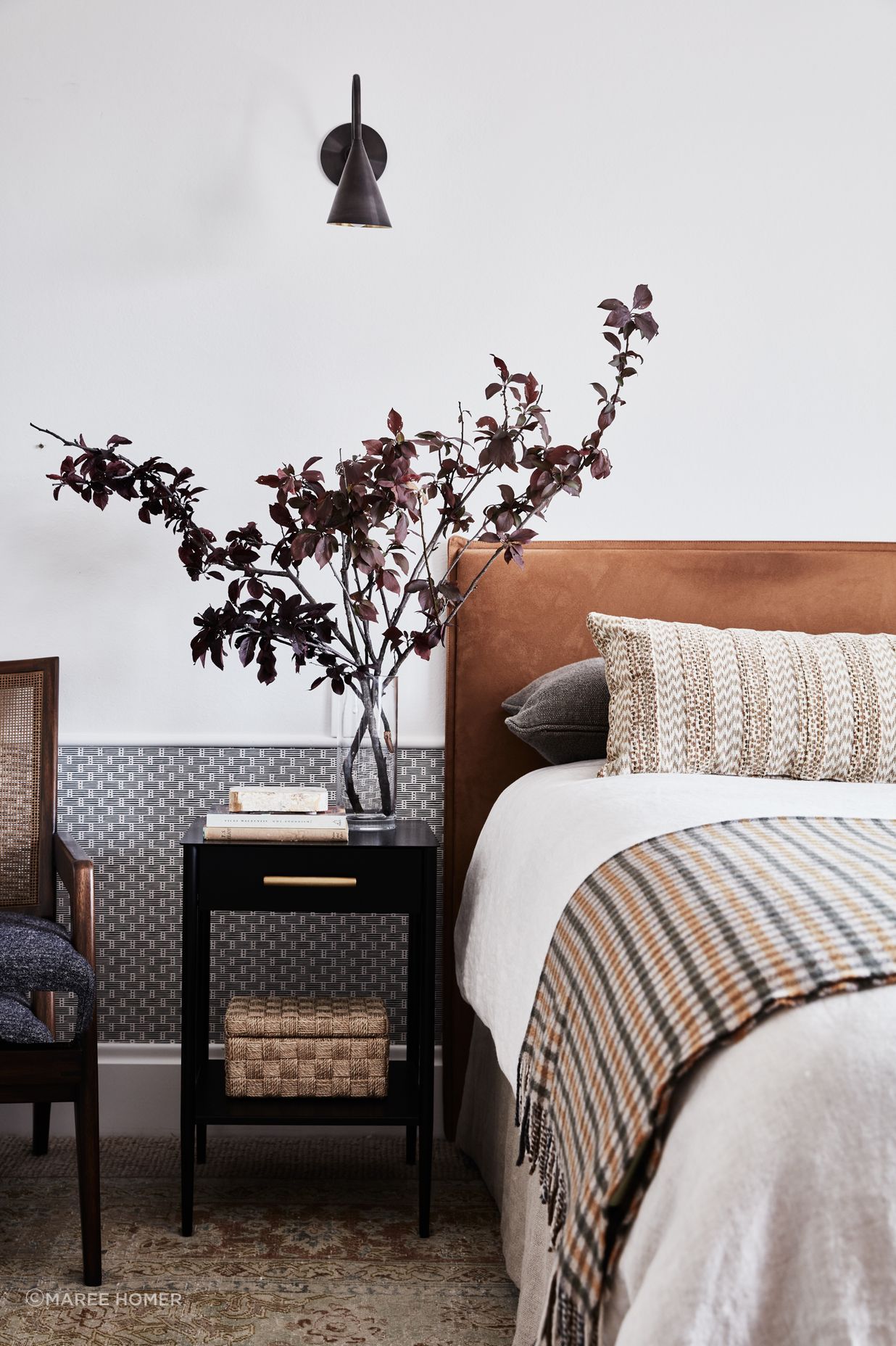 GUEST ROOM Schumacher ‘Dotted Stripe’ wallpaper, Orient House. Antique Persian Tabriz rug, Cadrys. Custom bedhead in Macrosuede Caramel, Warwick Fabrics. Bedlinen and throw, Kate Nixon. Metalwork nightstand, West Elm. Pinnacle sconce, Allied Maker.