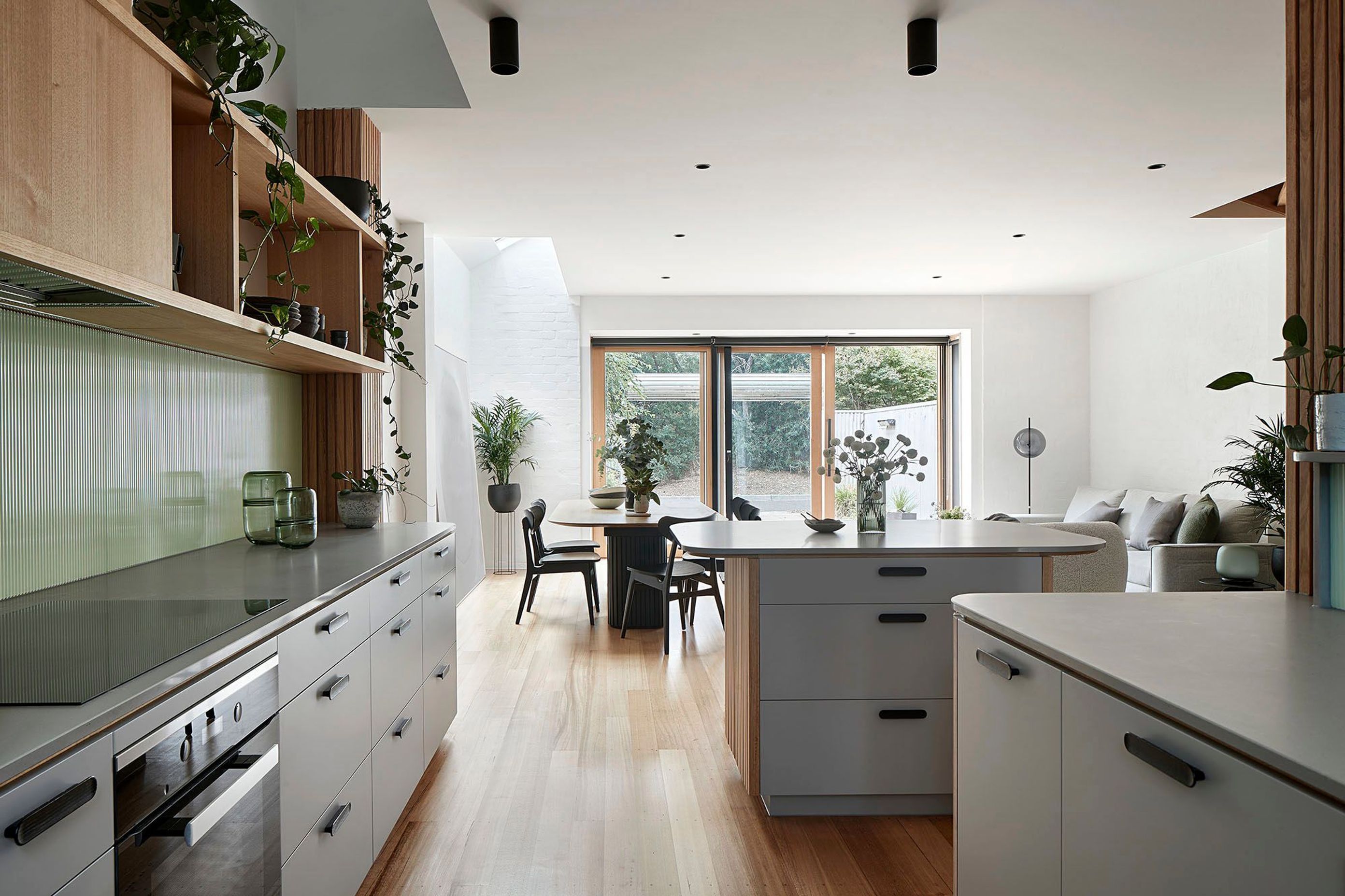 McMahonCanterburyRdStKildaWestsmg3889Aw-v2.jpg