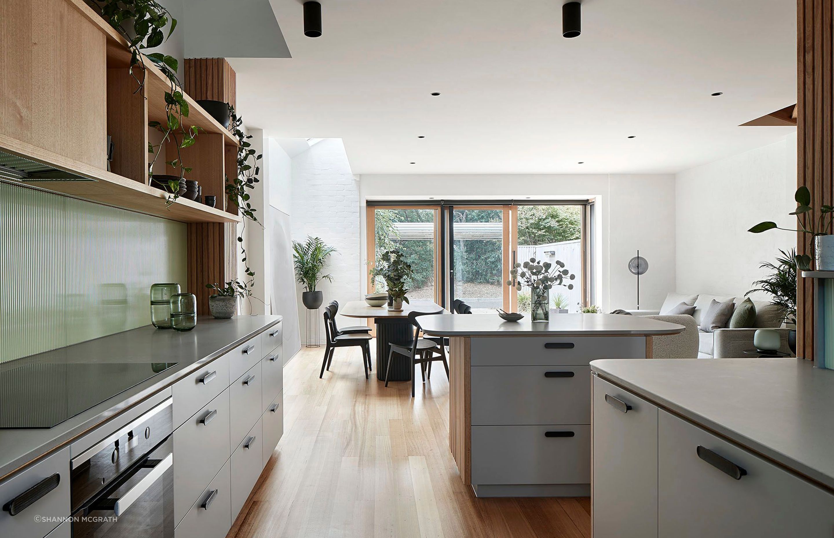 McMahonCanterburyRdStKildaWestsmg3889Aw-v2.jpg