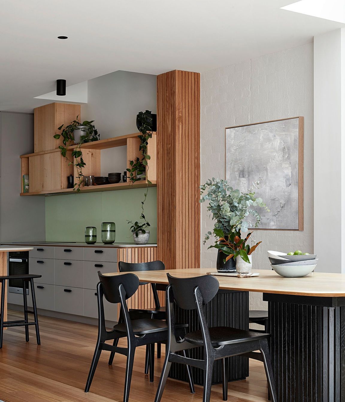 McMahonCanterburyRdStKildaWestsmg3927Aw.jpg